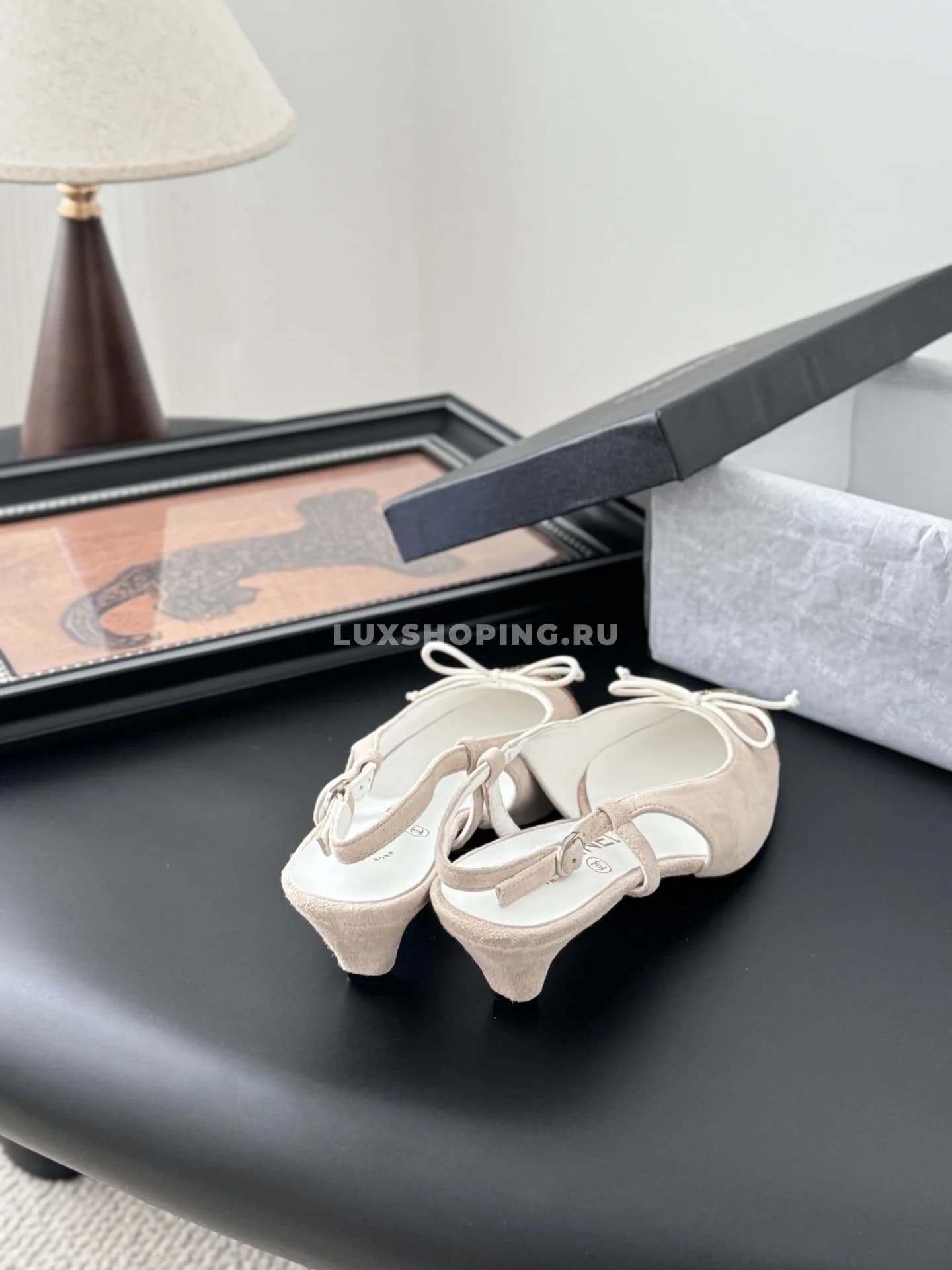 Босоножки Chanel Mary Jane 2025 с открытой пяткой на каблуке бежевые - фото 4