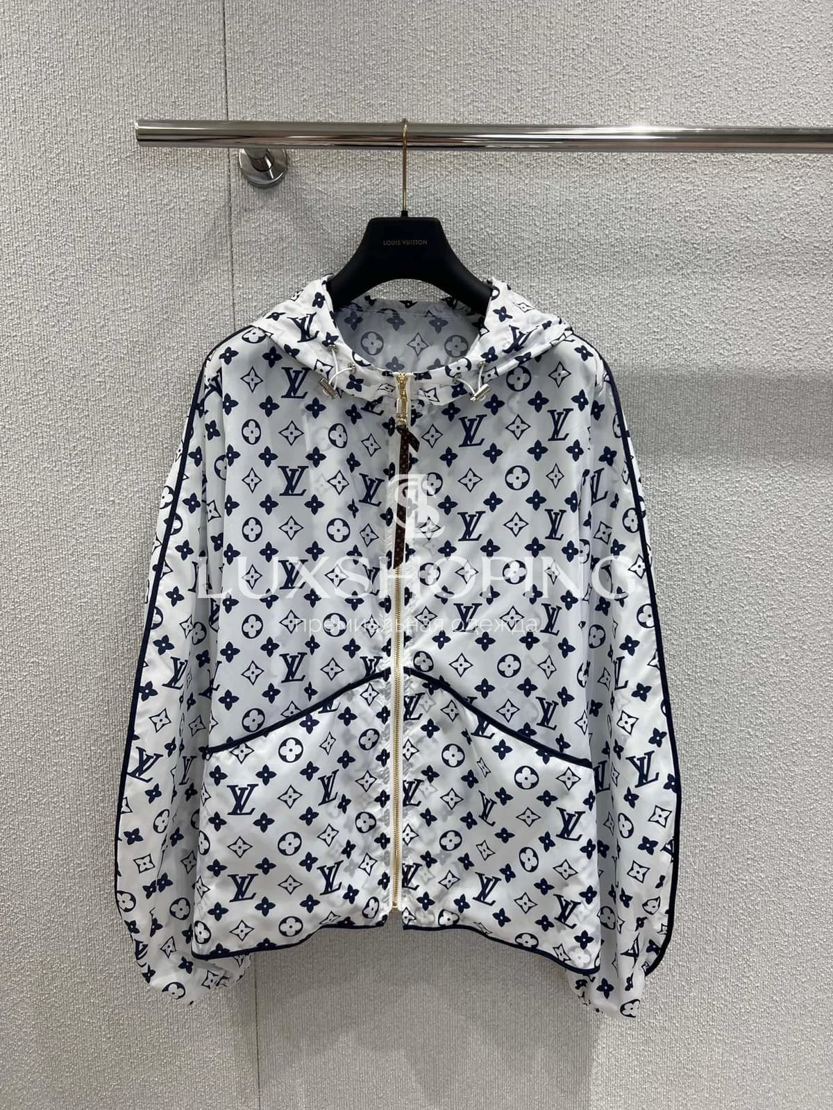 Ветровка Louis Vuitton с монограммой - фото 2