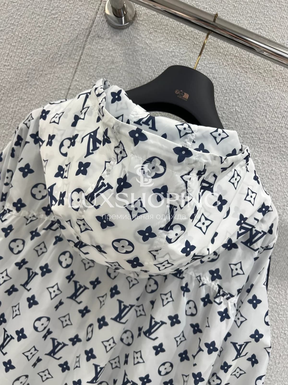 Ветровка Louis Vuitton с монограммой - фото 6