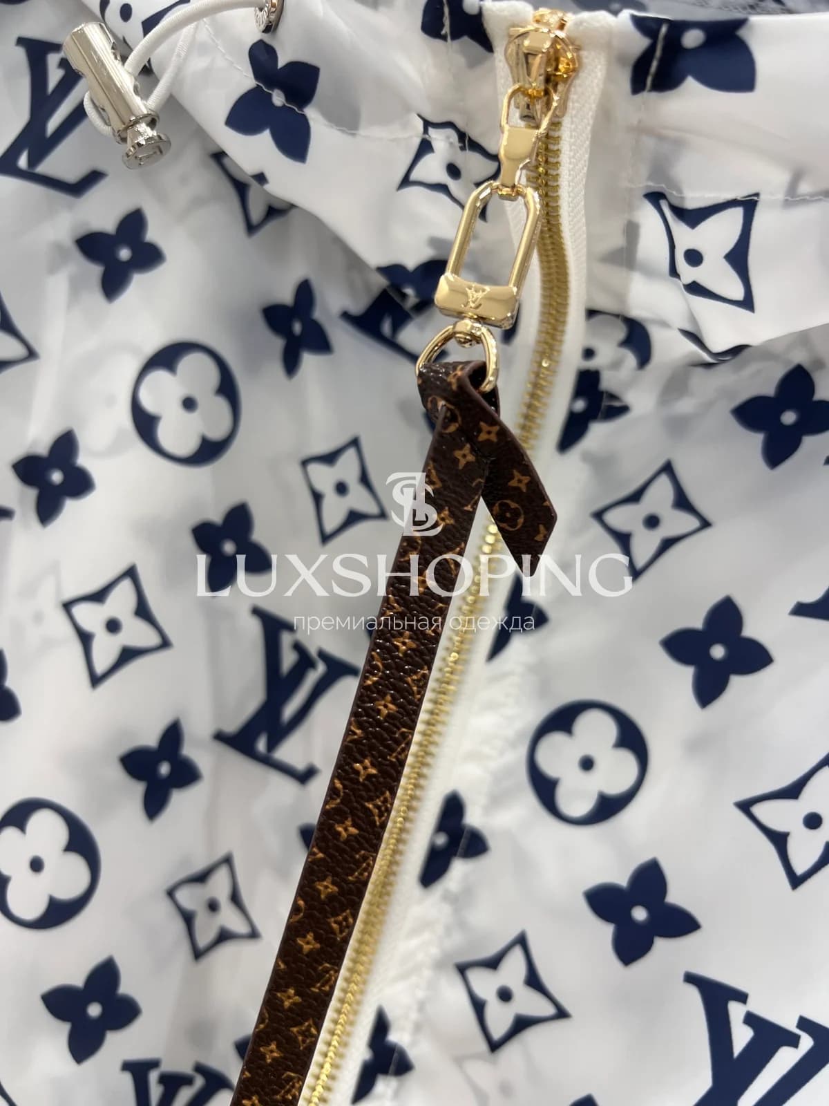 Ветровка Louis Vuitton с монограммой - фото 7