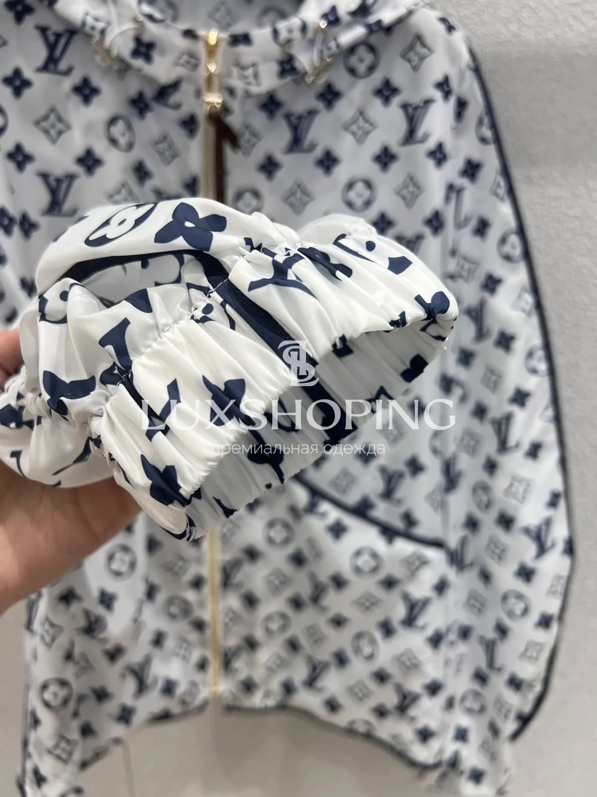 Ветровка Louis Vuitton с монограммой - фото 9