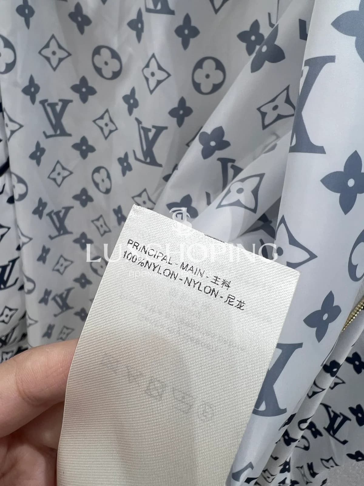 Ветровка Louis Vuitton с монограммой - фото 10