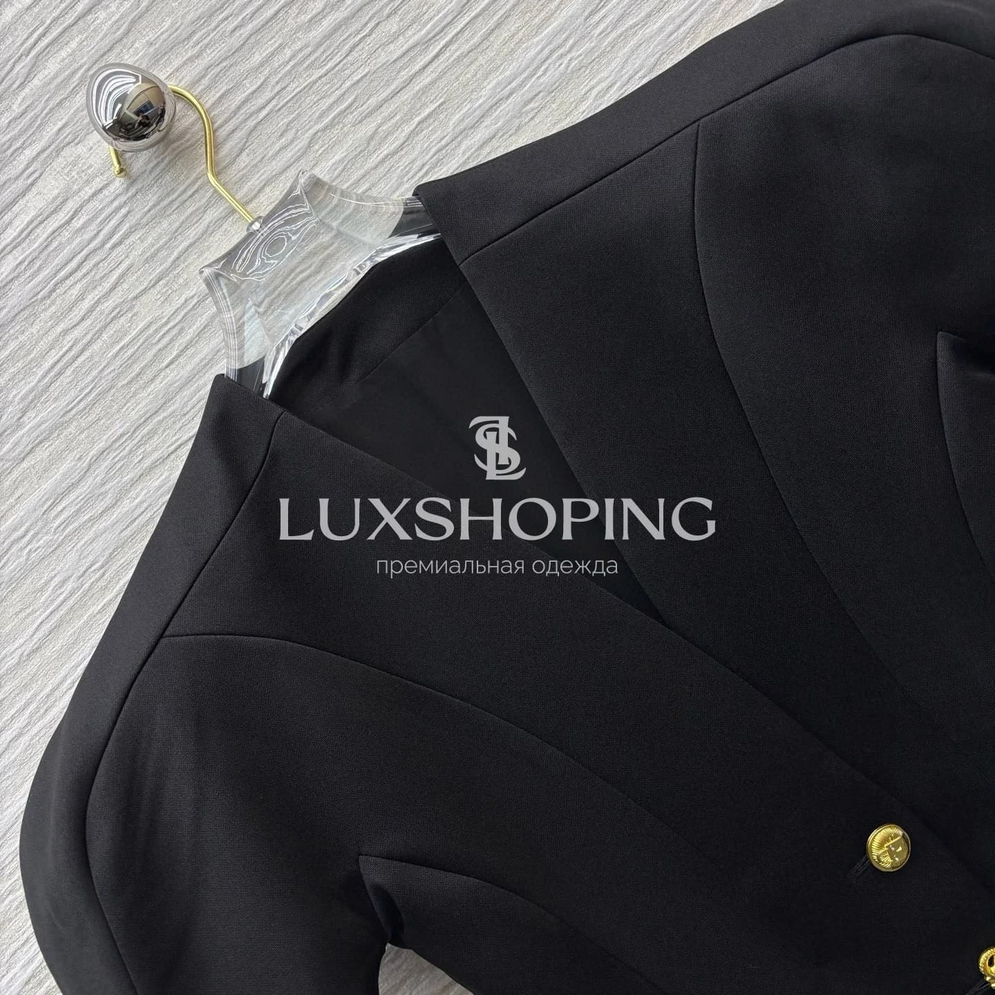 Maison Schiaparelli Элегантное платье с V-образным вырезом и объёмными рукавами - фото 6