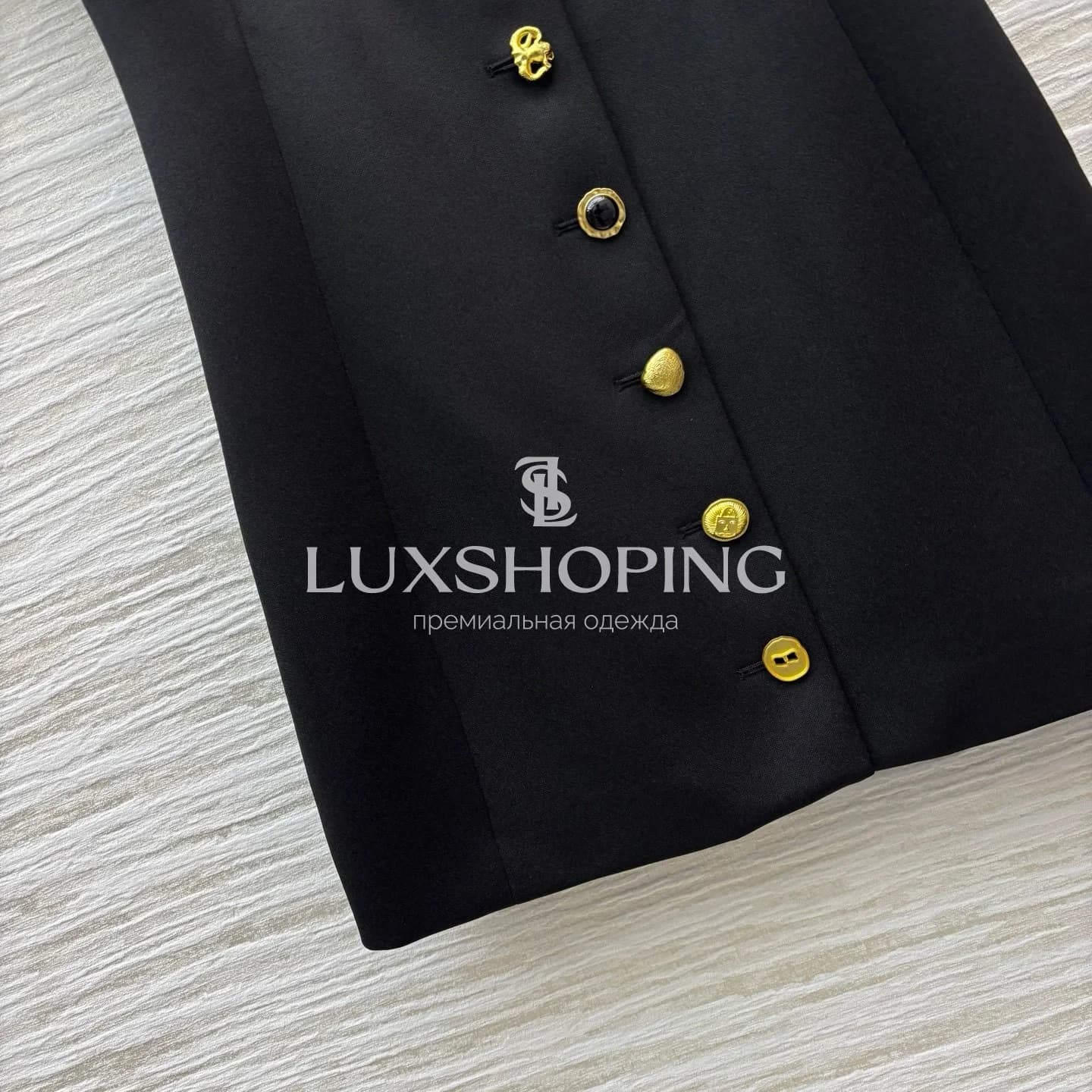 Maison Schiaparelli Элегантное платье с V-образным вырезом и объёмными рукавами - фото 8