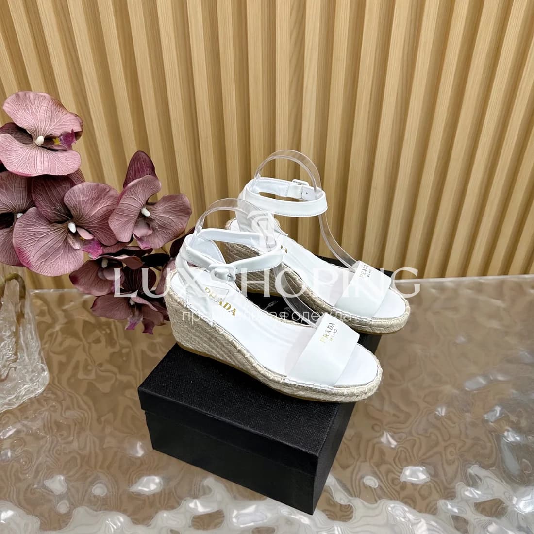 Босоножки на танкетке Prada Белые - фото 2