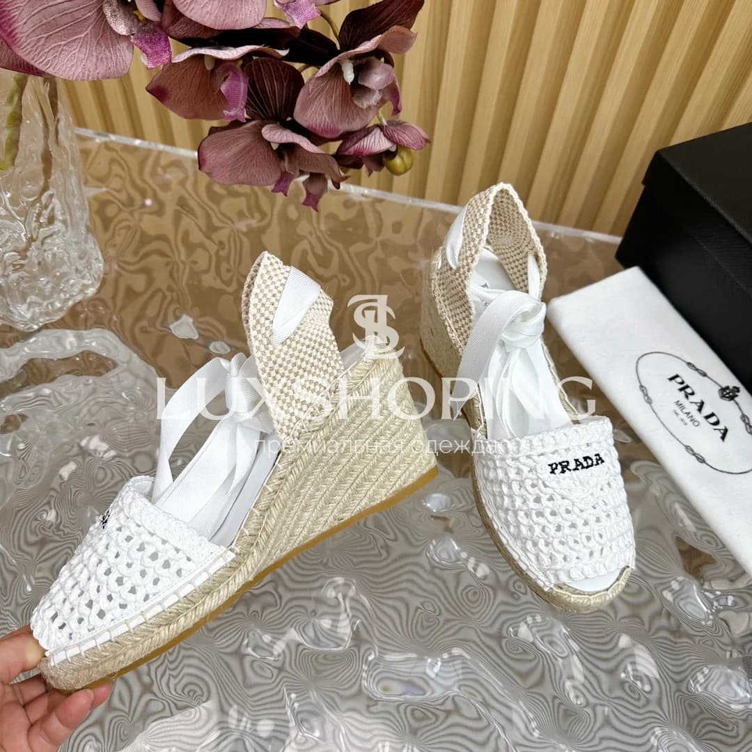 Босоножки на танкетке Prada Соломенные Белые - фото 6
