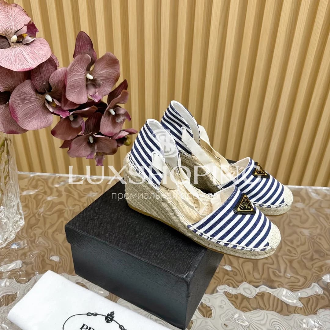 Босоножки на танкетке Prada Полосатые Синие с Белым - фото 3