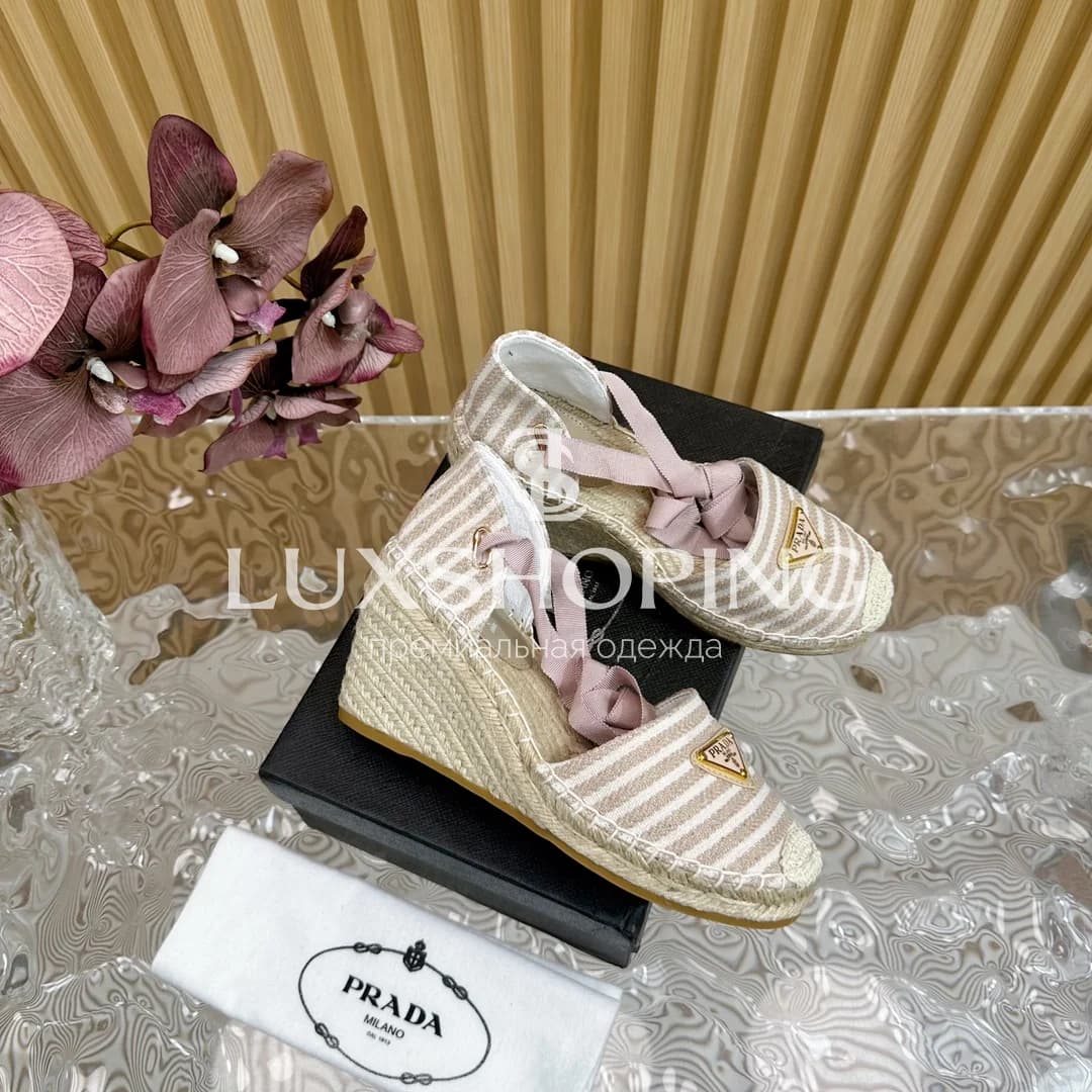 Босоножки на танкетке Prada Полосатые Бежевые - фото 2