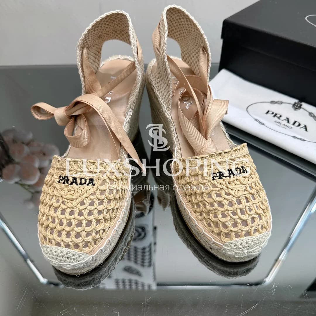 Босоножки на танкетке Prada с Вязкой Бежевые - фото 3