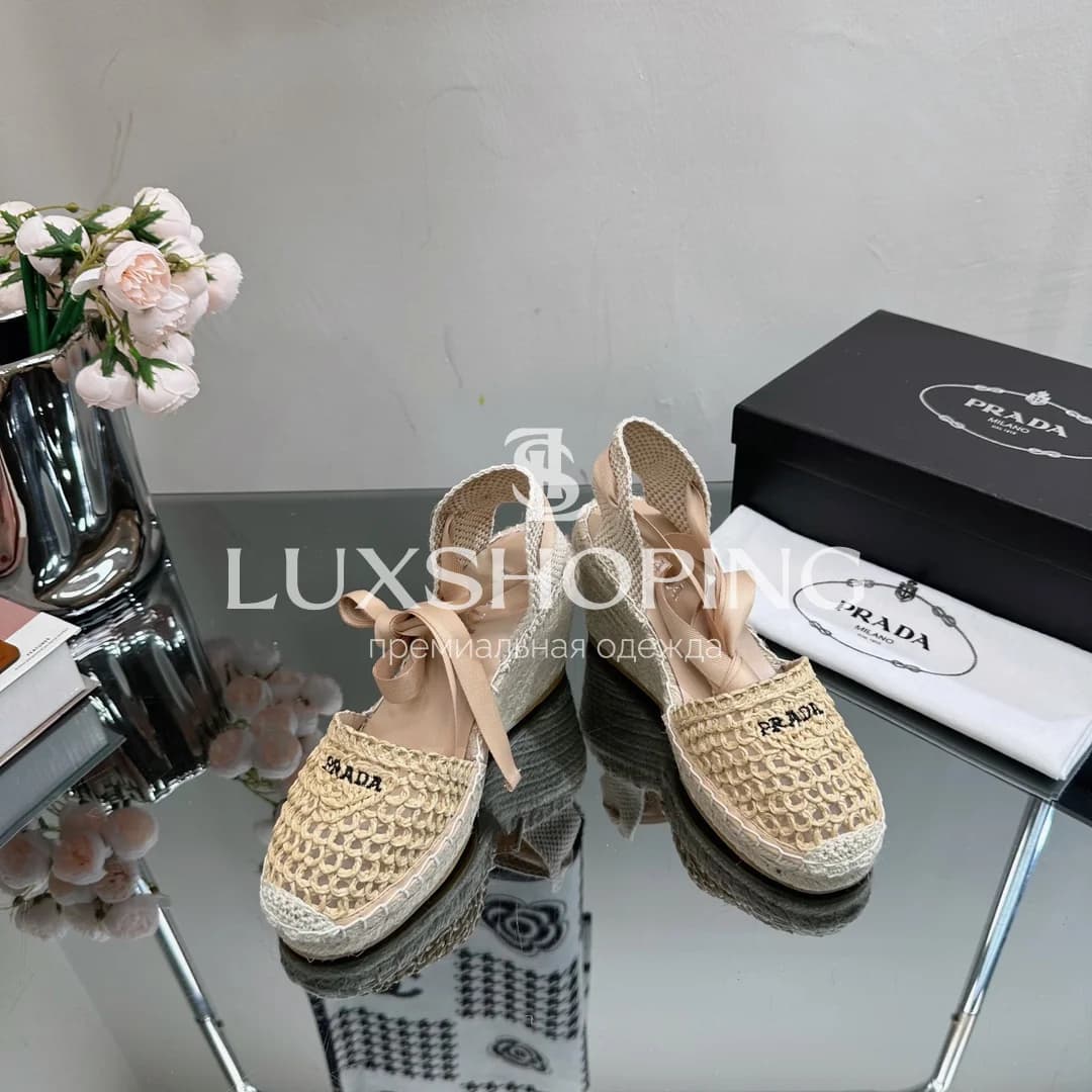 Босоножки на танкетке Prada с Вязкой Бежевые - фото 4