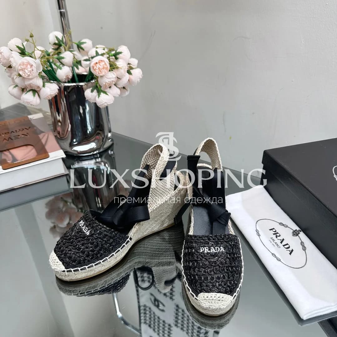 Босоножки на танкетке Prada с Вязкой Черные - фото 7