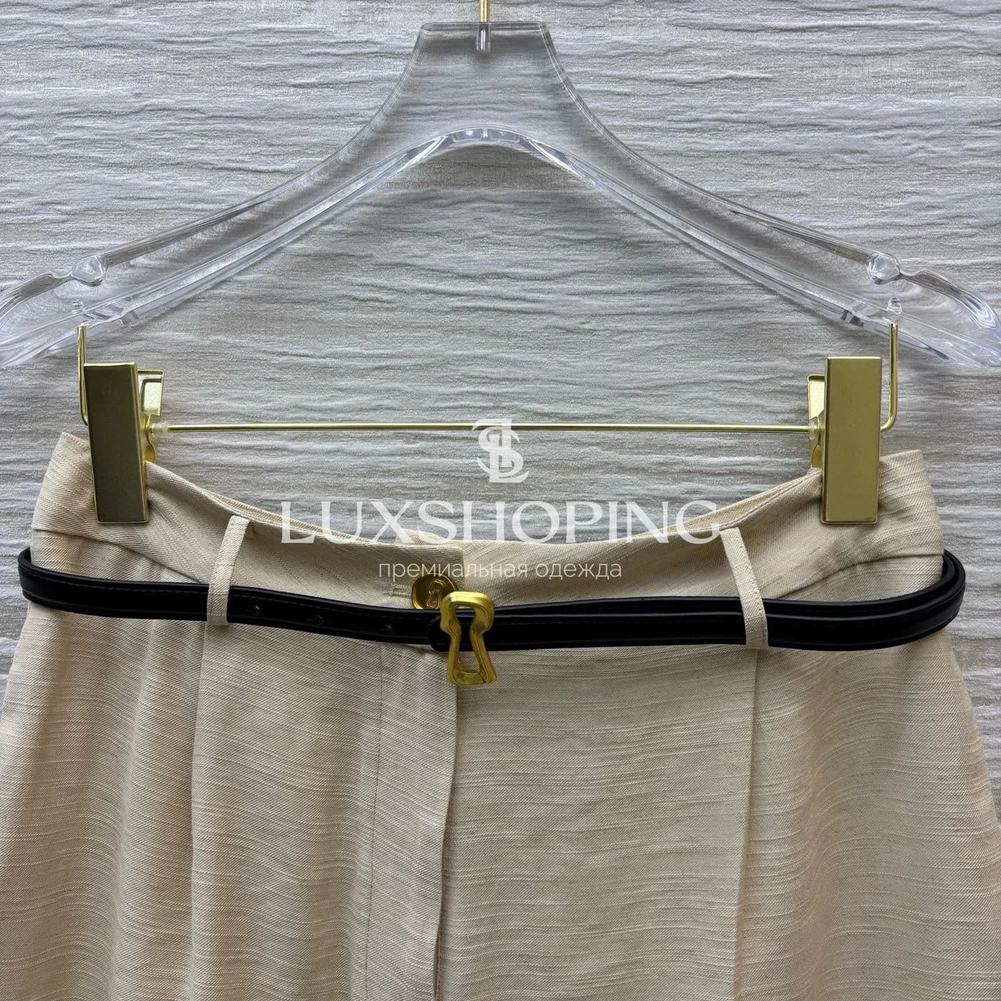 Maison Schiaparelli Костюм из рубашки и шорт в бежевом цвете - фото 7