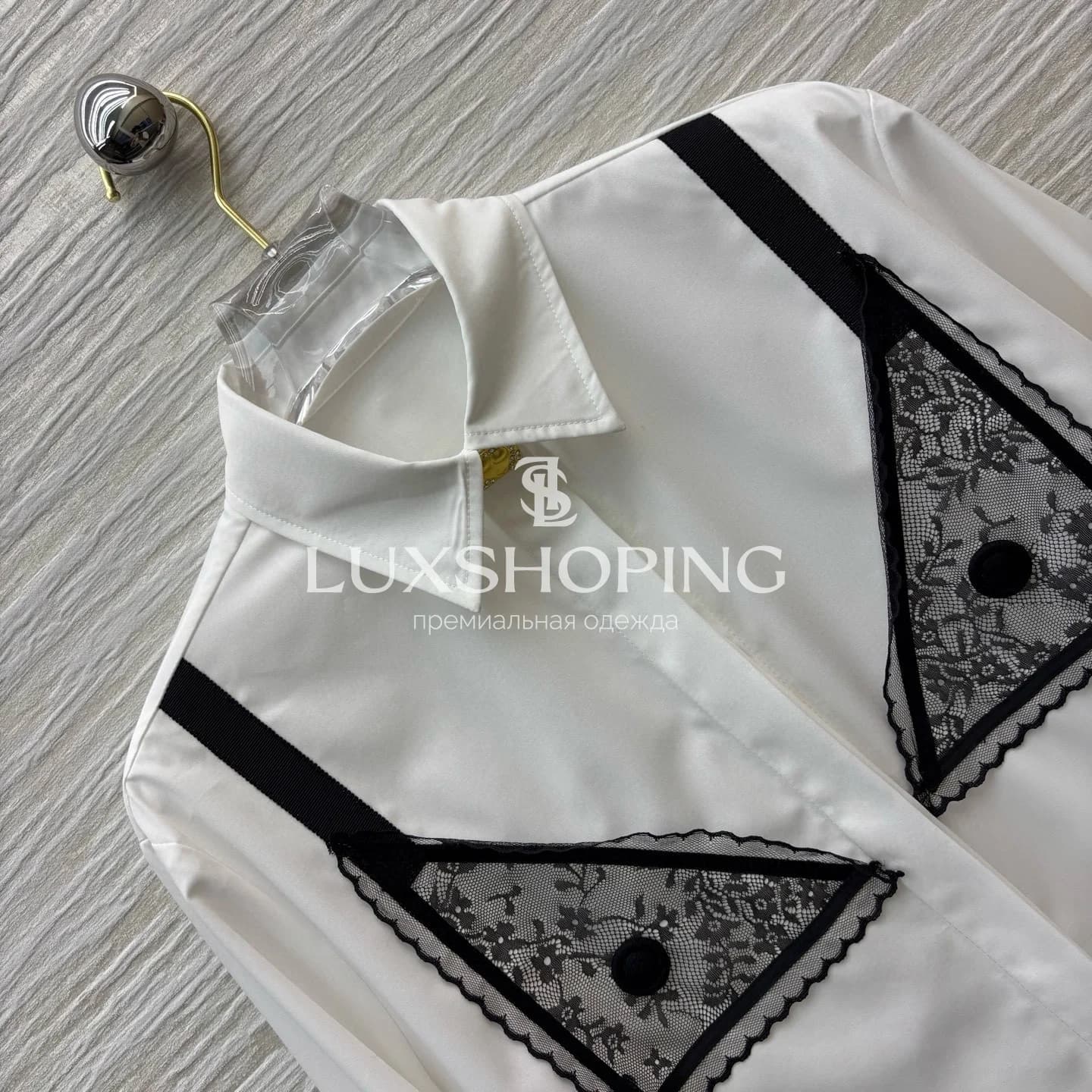 Рубашка Maison Schiaparelli с кружевной отделкой и декоративными пуговицами - фото 6