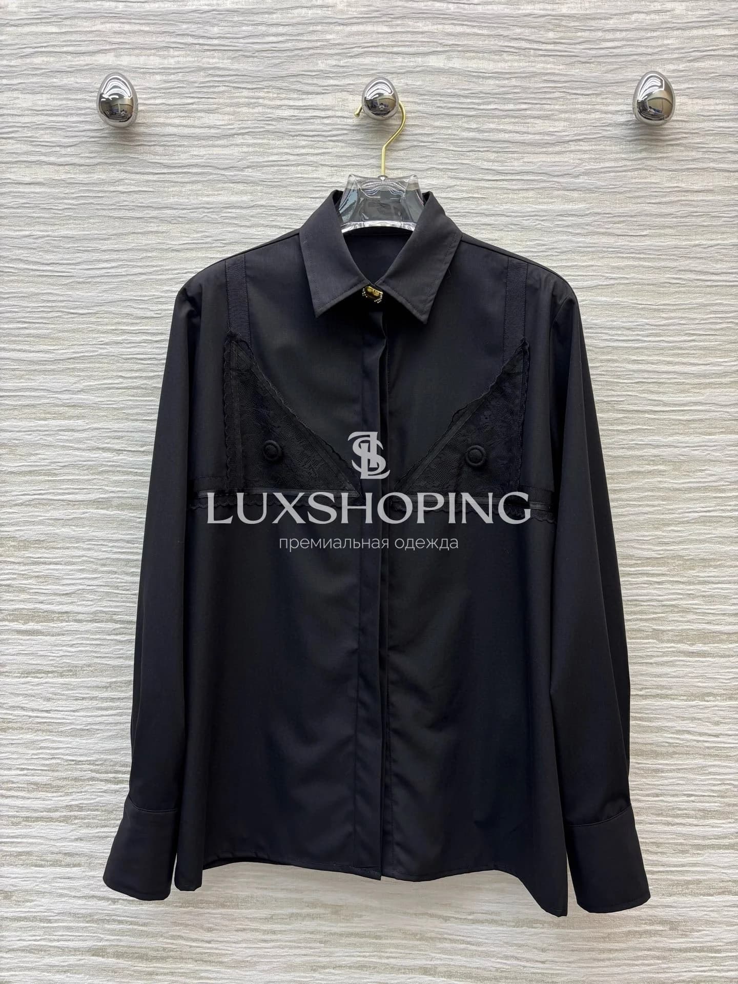 Черная Рубашка Maison Schiaparelli с кружевной отделкой и декоративными пуговицами - фото 2