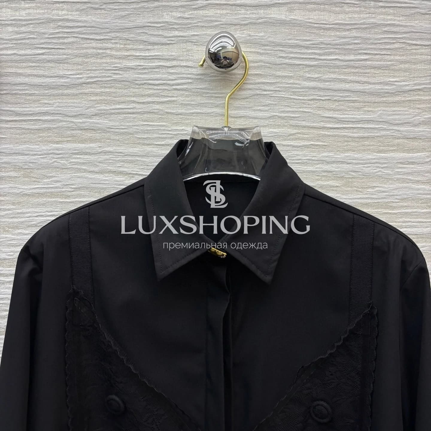 Черная Рубашка Maison Schiaparelli с кружевной отделкой и декоративными пуговицами - фото 3