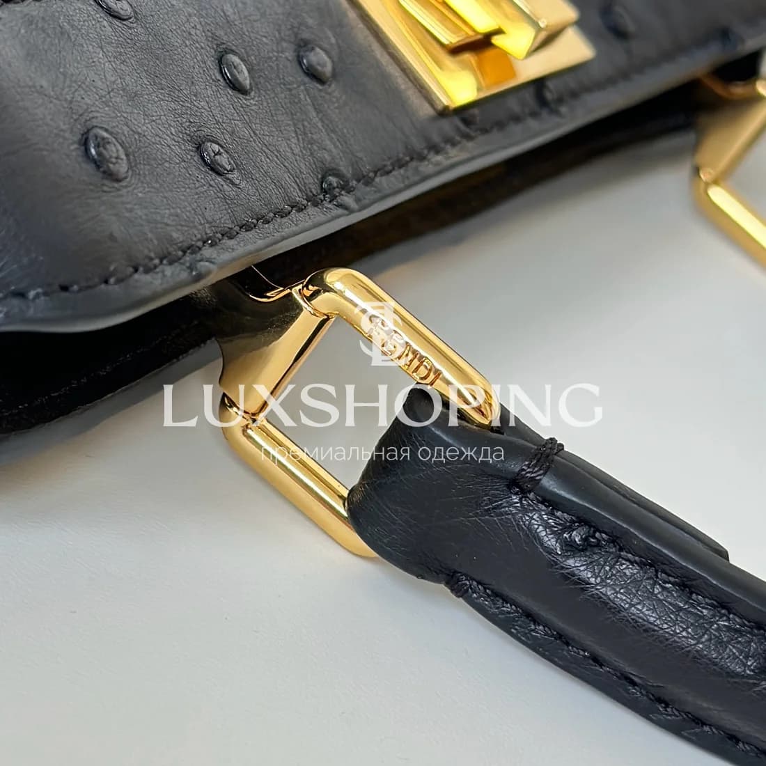 Fendi Peekaboo ISeeU Petite черная 20×11×15 см - фото 6