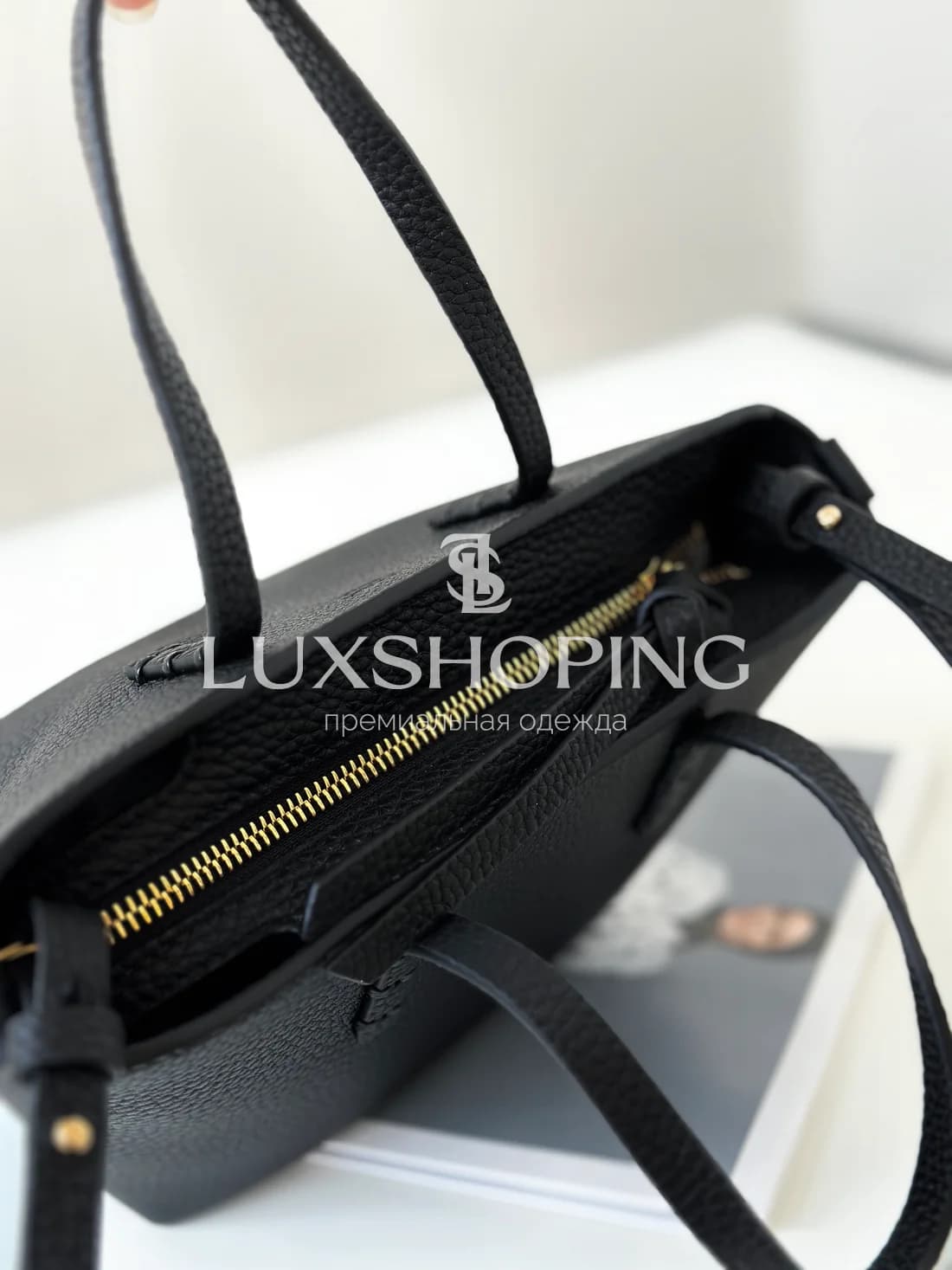 Сумка Fendi Mini Roll черная 15.5×11×13 см - фото 7