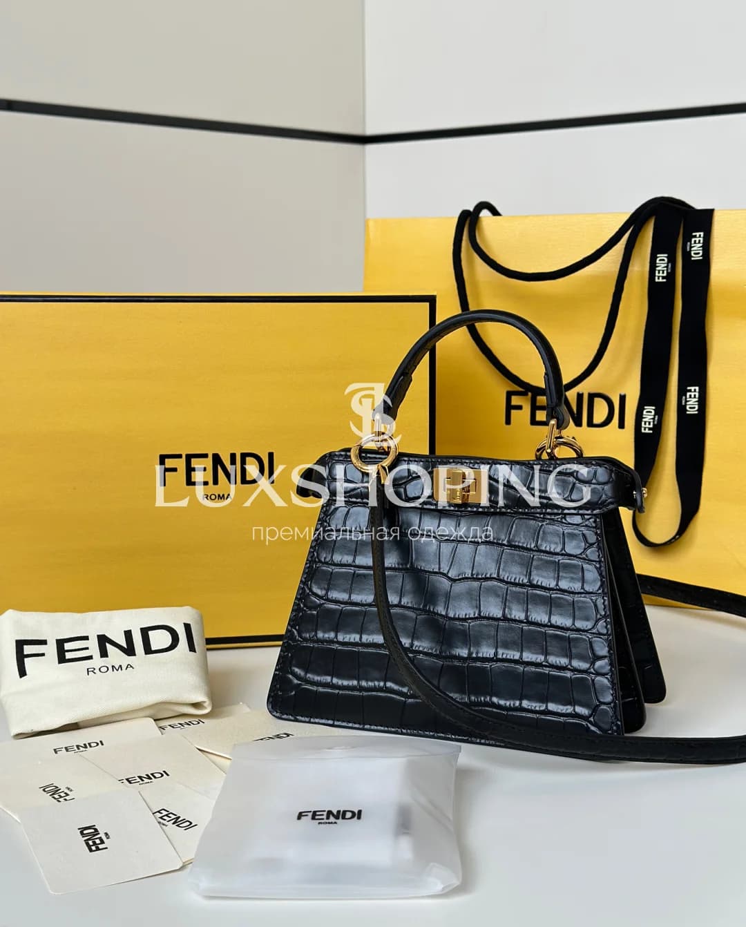 Сумка Fendi Peekaboo ISeeU Petite черная 20×15×10 см - фото 3
