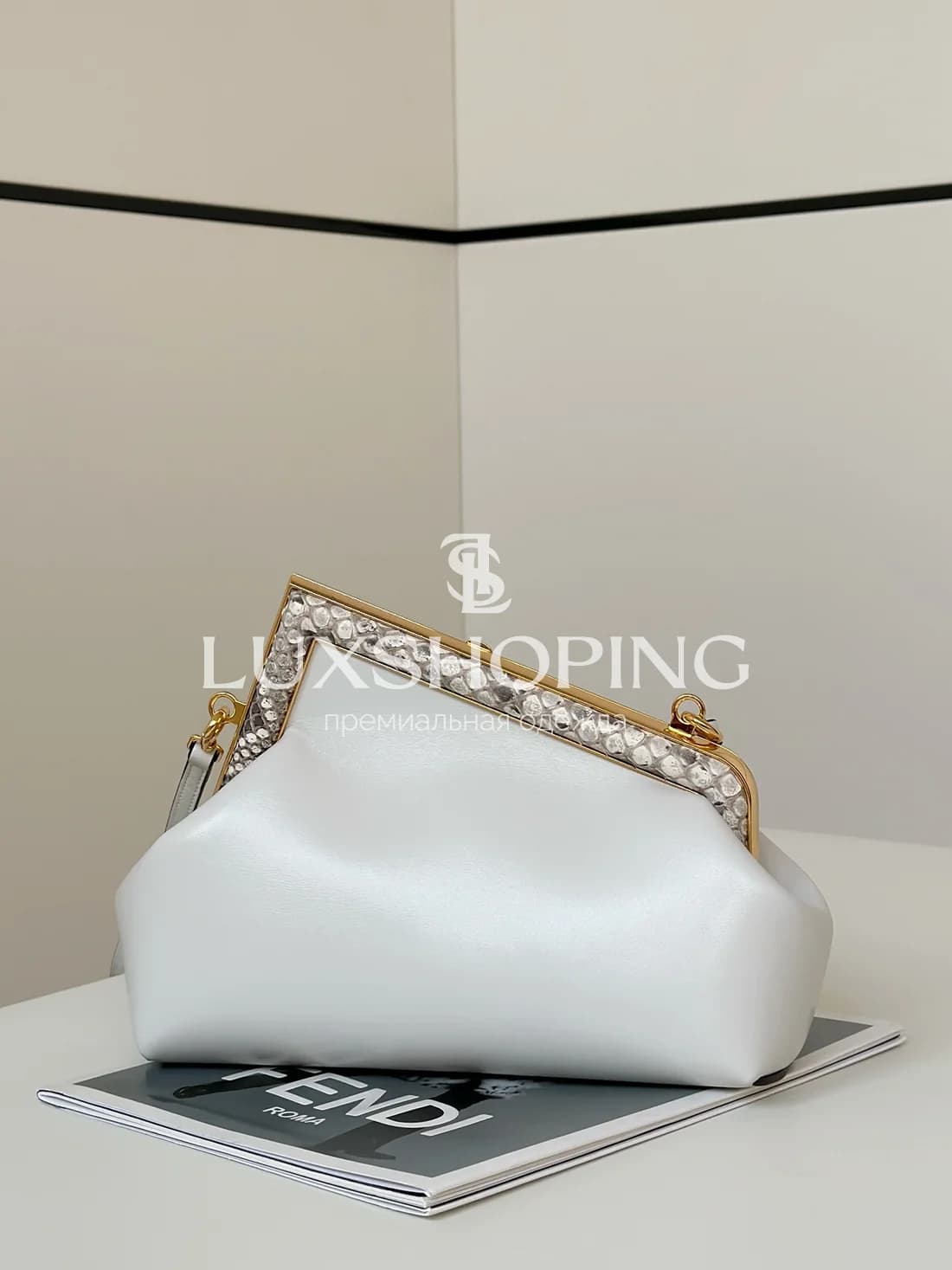 Сумка Fendi First белая 26×18×9,5 см - фото 7