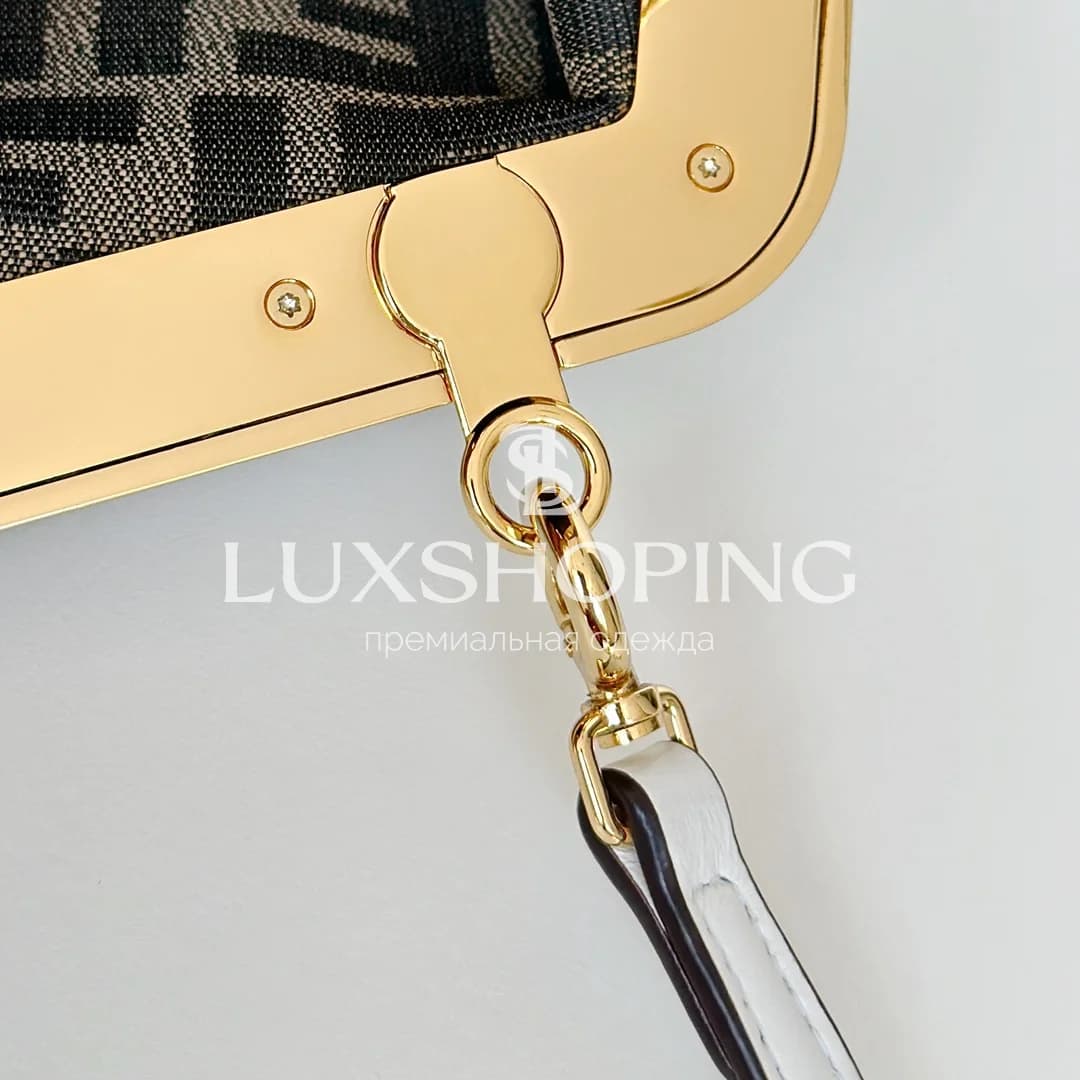 Сумка Fendi First белая 26×18×9,5 см - фото 9