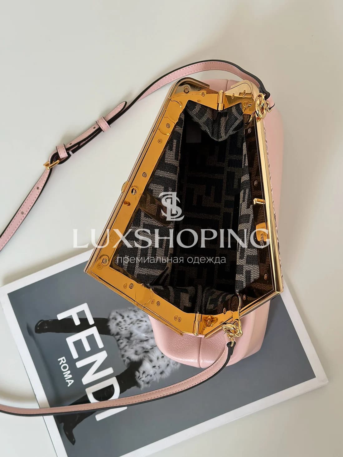 Сумка Fendi First розовая 26×18×9,5 см - фото 3
