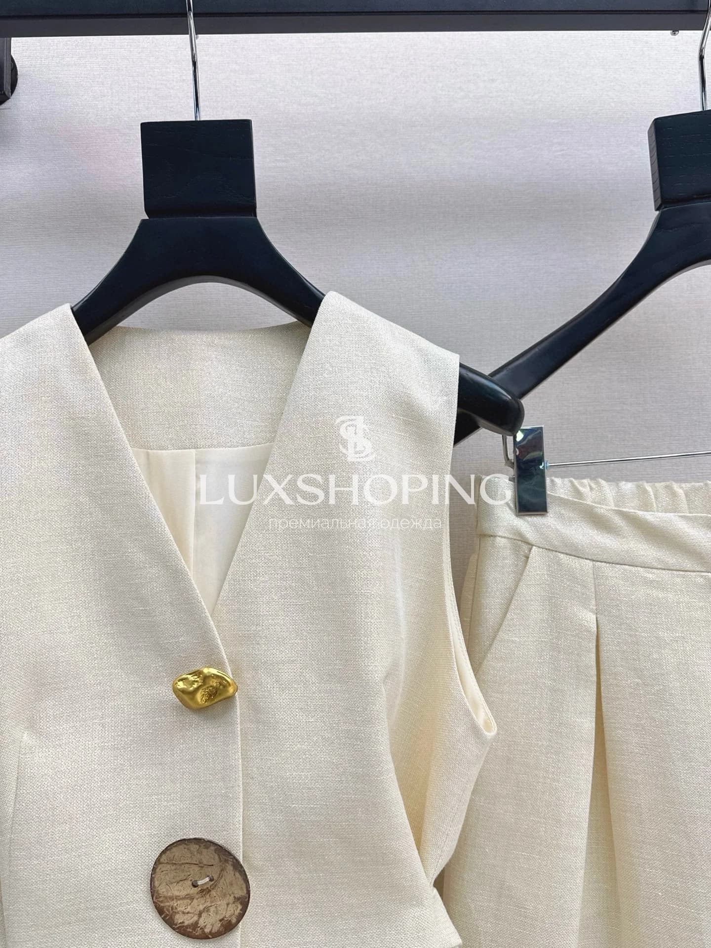 Комплект Loro Piana: жилет с декоративными пуговицами и прямые брюки - фото 5