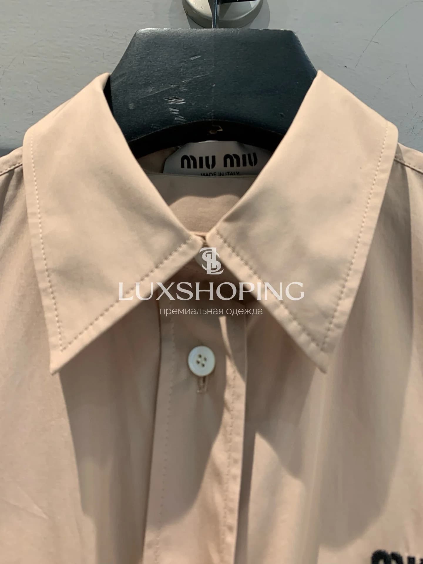 Безрукавка с галстуком Miu Miu коллекция Resort 2025 - фото 3