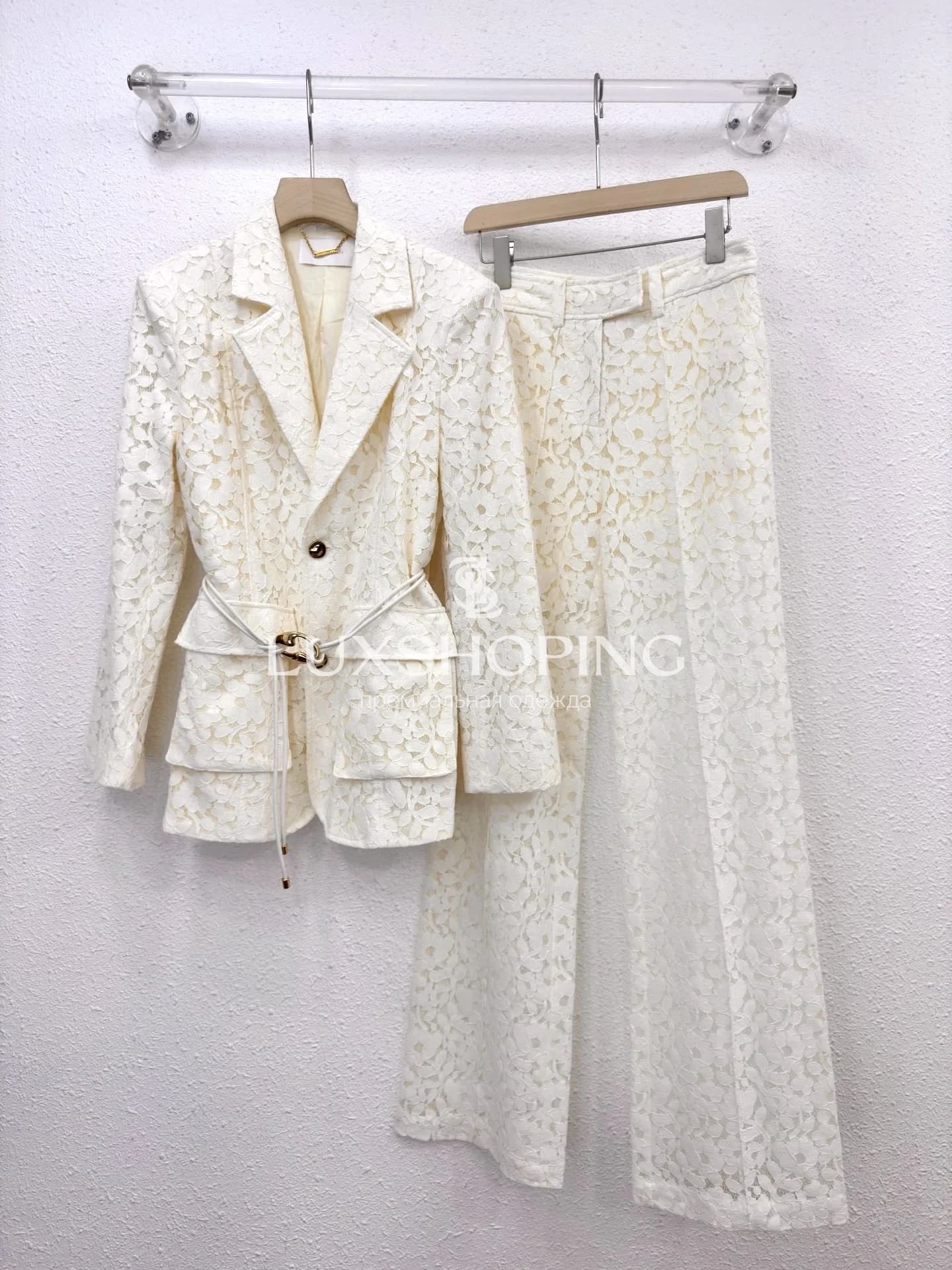 Костюм Zimmermann "Illuminate Lace"  жакет и брюки из кружева цвета крем - фото 6