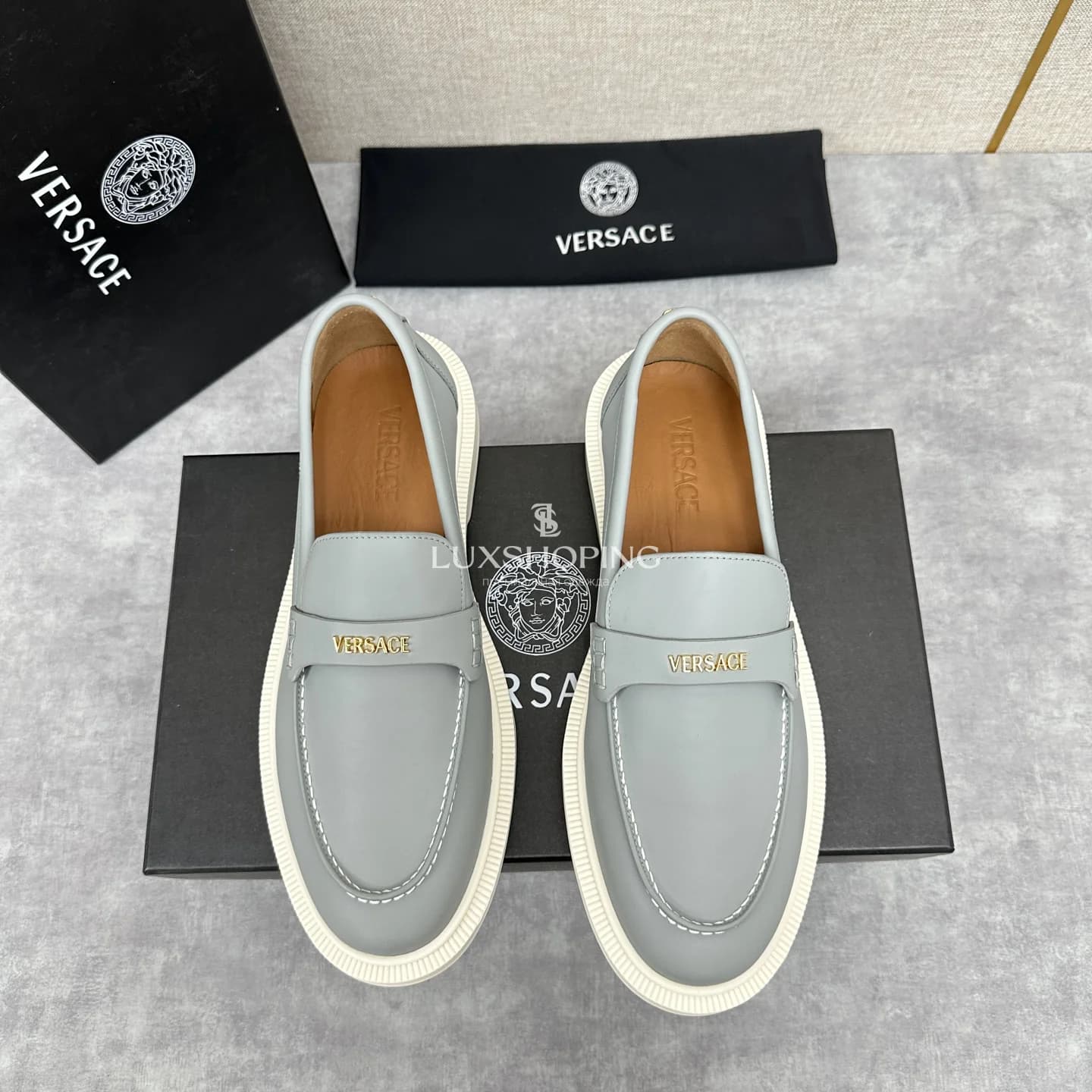 Серые лоферы Versace Greca - фото 8