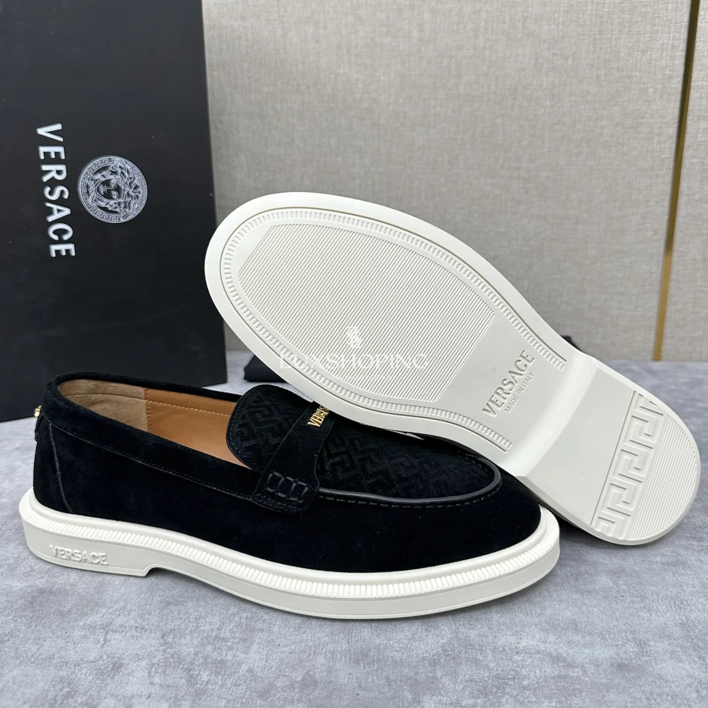 Черные замшевые лоферы Versace Greca - фото 2