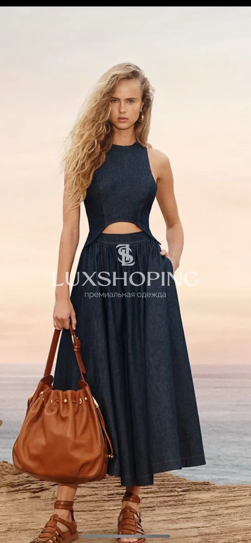 Платье Zimmermann "Denim Racer" — джинсовое миди с вырезом на талии и открытой спиной - фото 4