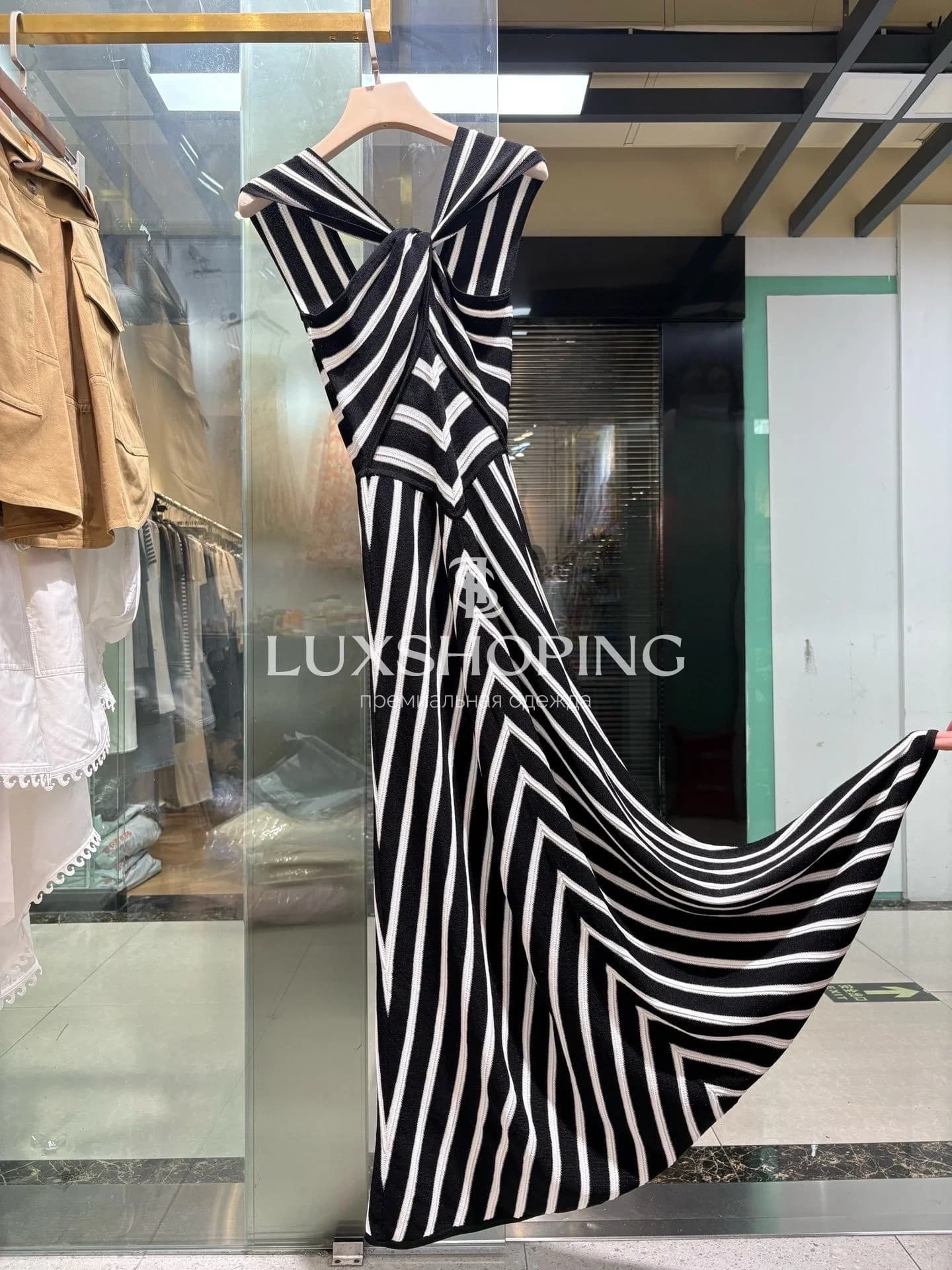 Платье Zimmermann Illuminate Halter Dress - фото 6