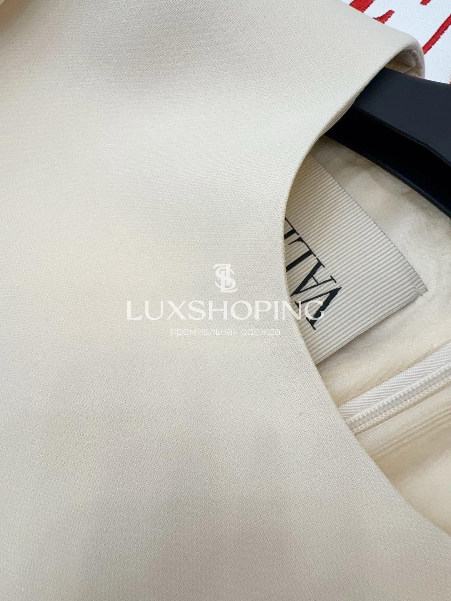 Valentino – Кремовое мини-платье с цветочными рукавами - фото 5