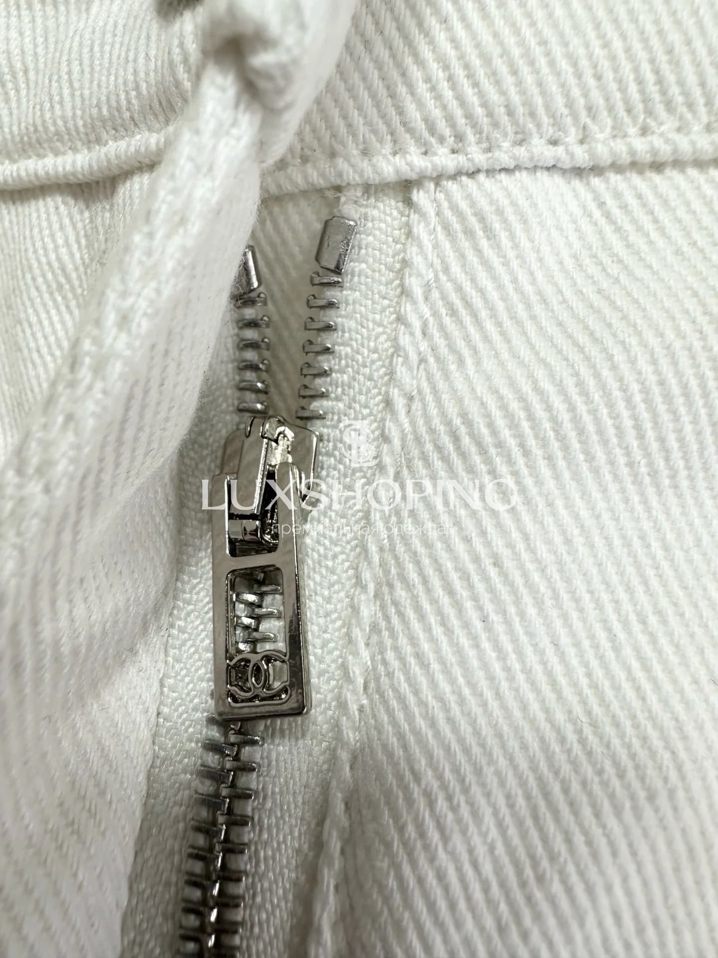 Широкие джинсы Chanel с пайетками и бахромой - фото 11