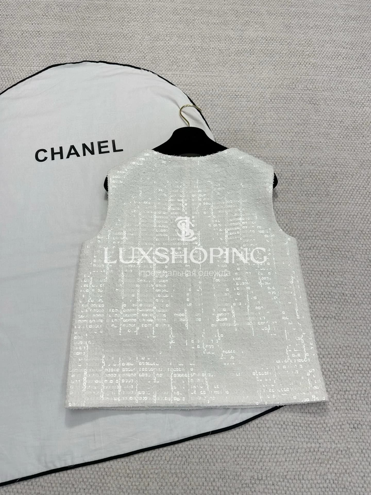 Жилет Chanel с пайетками и шёлковой подкладкой - фото 3