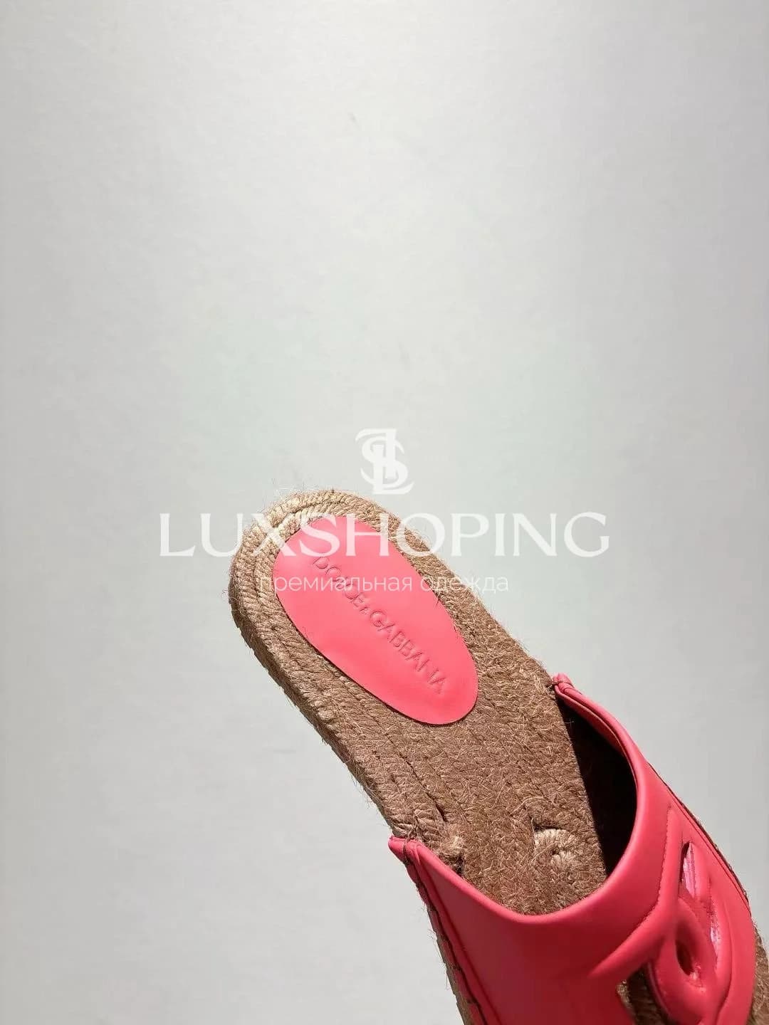 Коралловые шлёпанцы Dolce &amp; Gabbana с кожаным логотипом и джутовой подошвой - фото 8