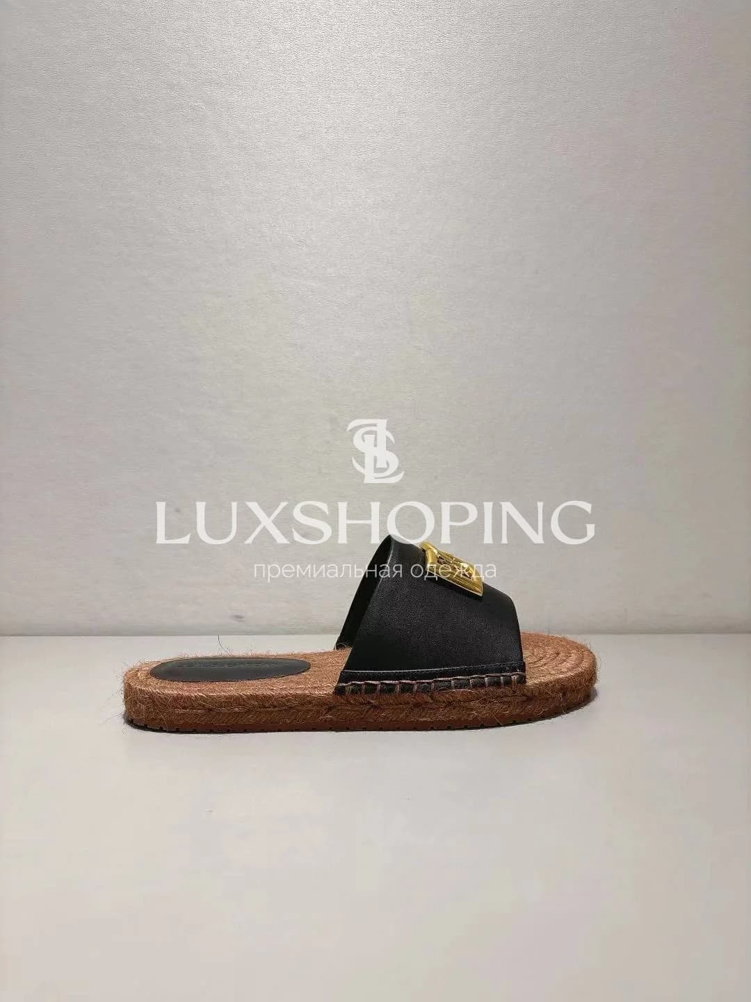 Чёрные шлёпанцы Dolce &amp; Gabbana с золотистым логотипом и джутовой подошвой - фото 2