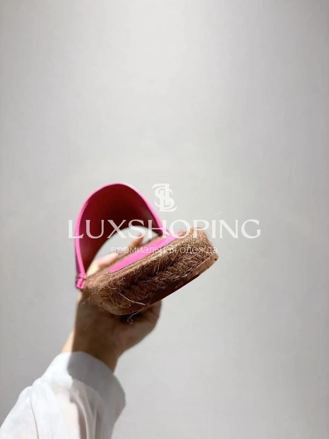 Розовые шлёпанцы Dolce &amp; Gabbana с золотистым логотипом и джутовой подошвой - фото 7