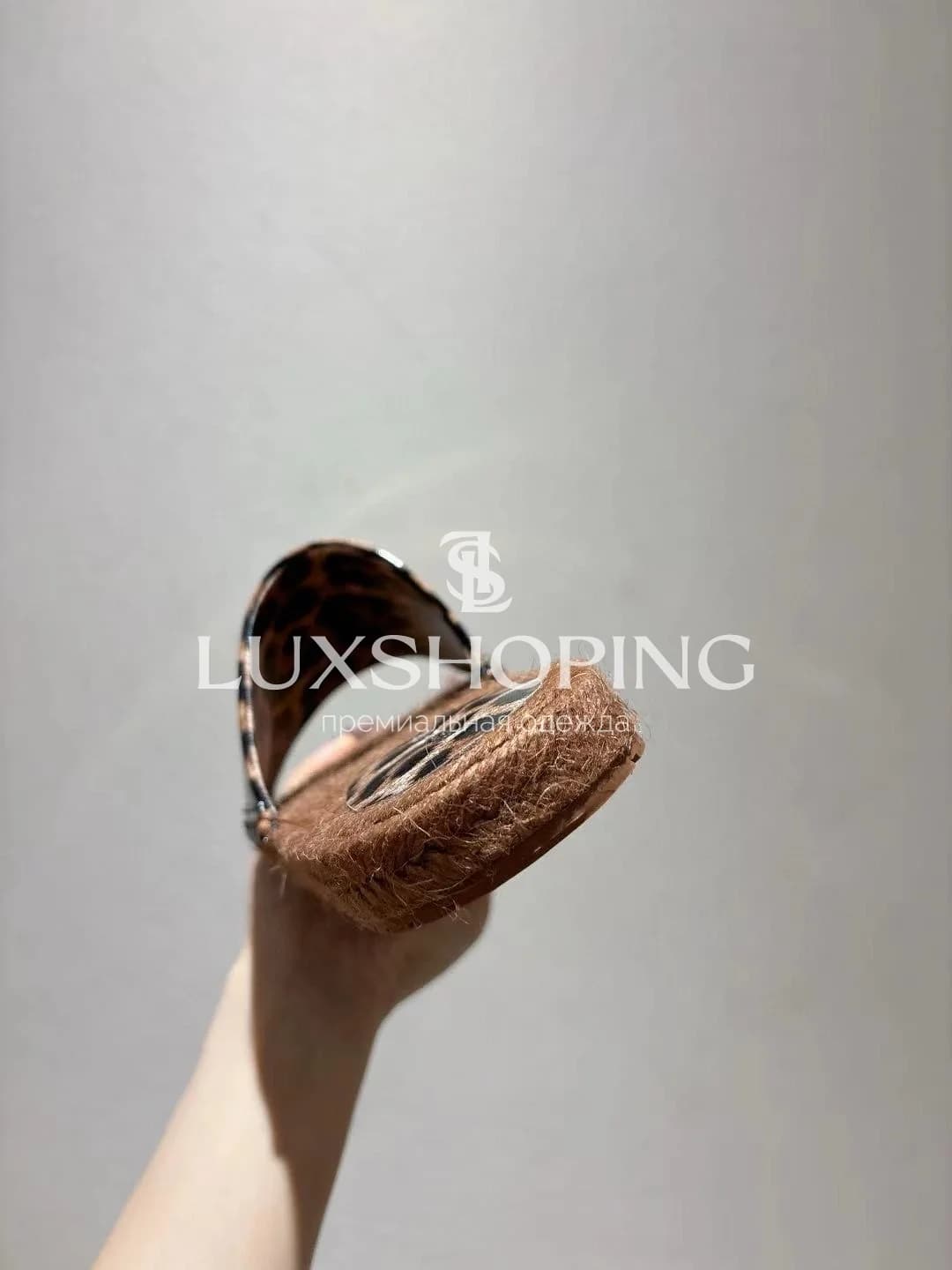 Шлёпанцы Dolce &amp; Gabbana с золотистым логотипом и джутовой подошвой Леопард - фото 6