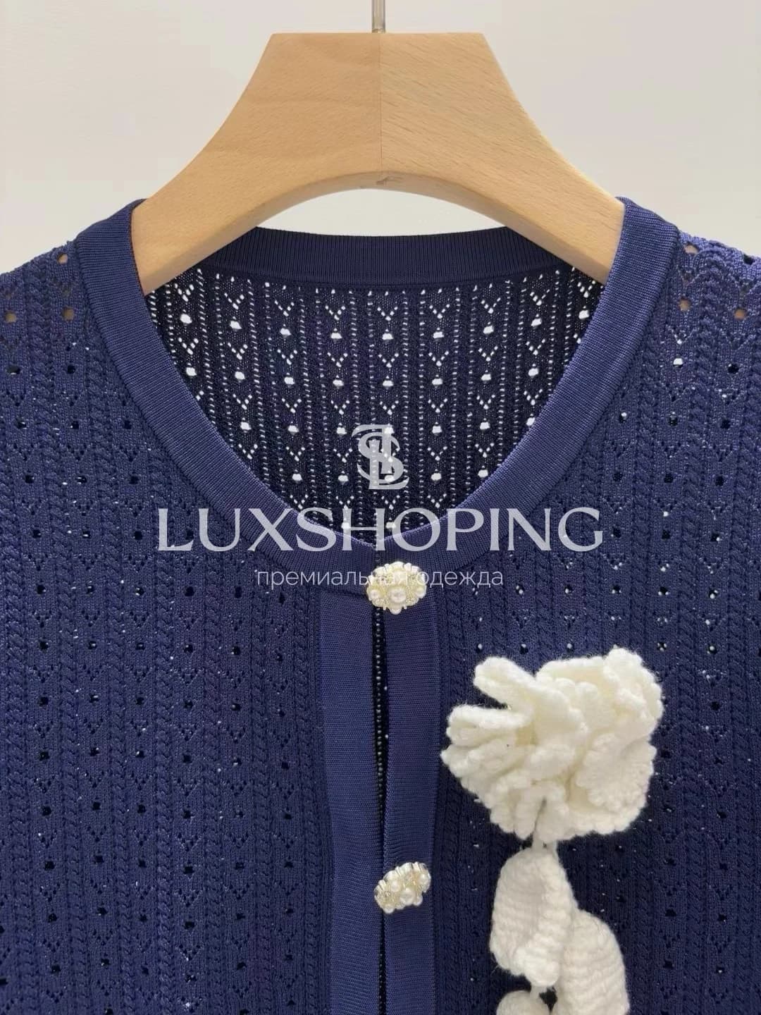 Self-Portrait тёмно-синее вязаное платье с цветочной брошью - фото 4