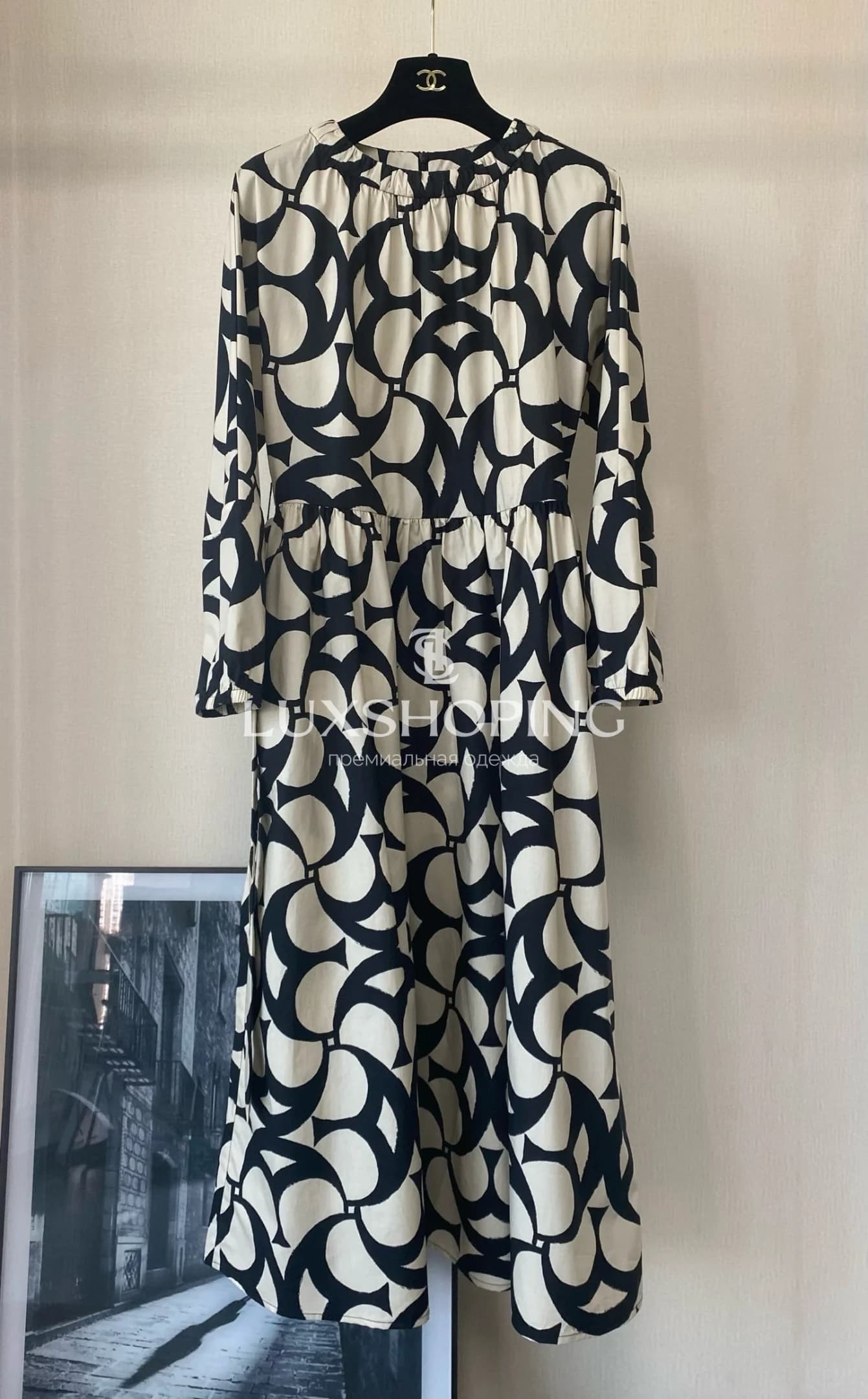 MaxMara Платье с геометрическим принтом и поясом, весна–лето 2025 - фото 8