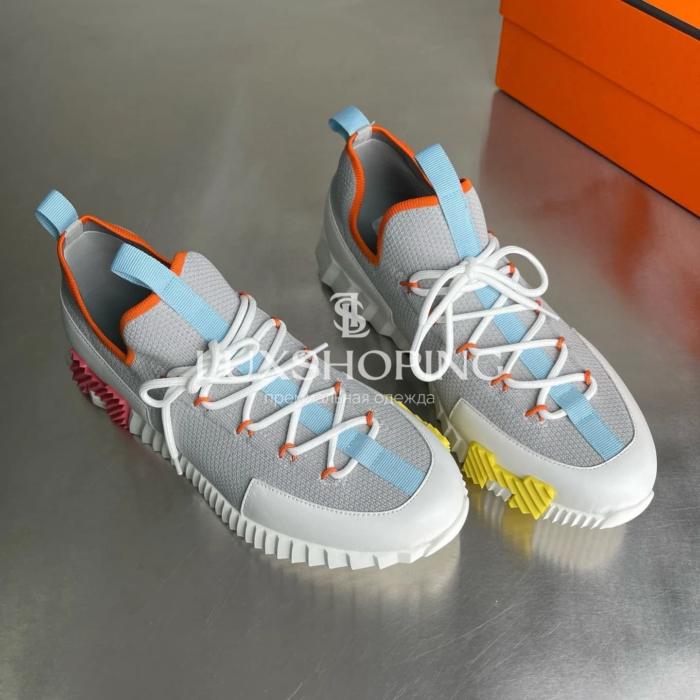 HERMÈS Lift Navy Sneakers мужские кроссовки Светло-серый с белыми, жёлтыми и розовыми акцентами - фото 7