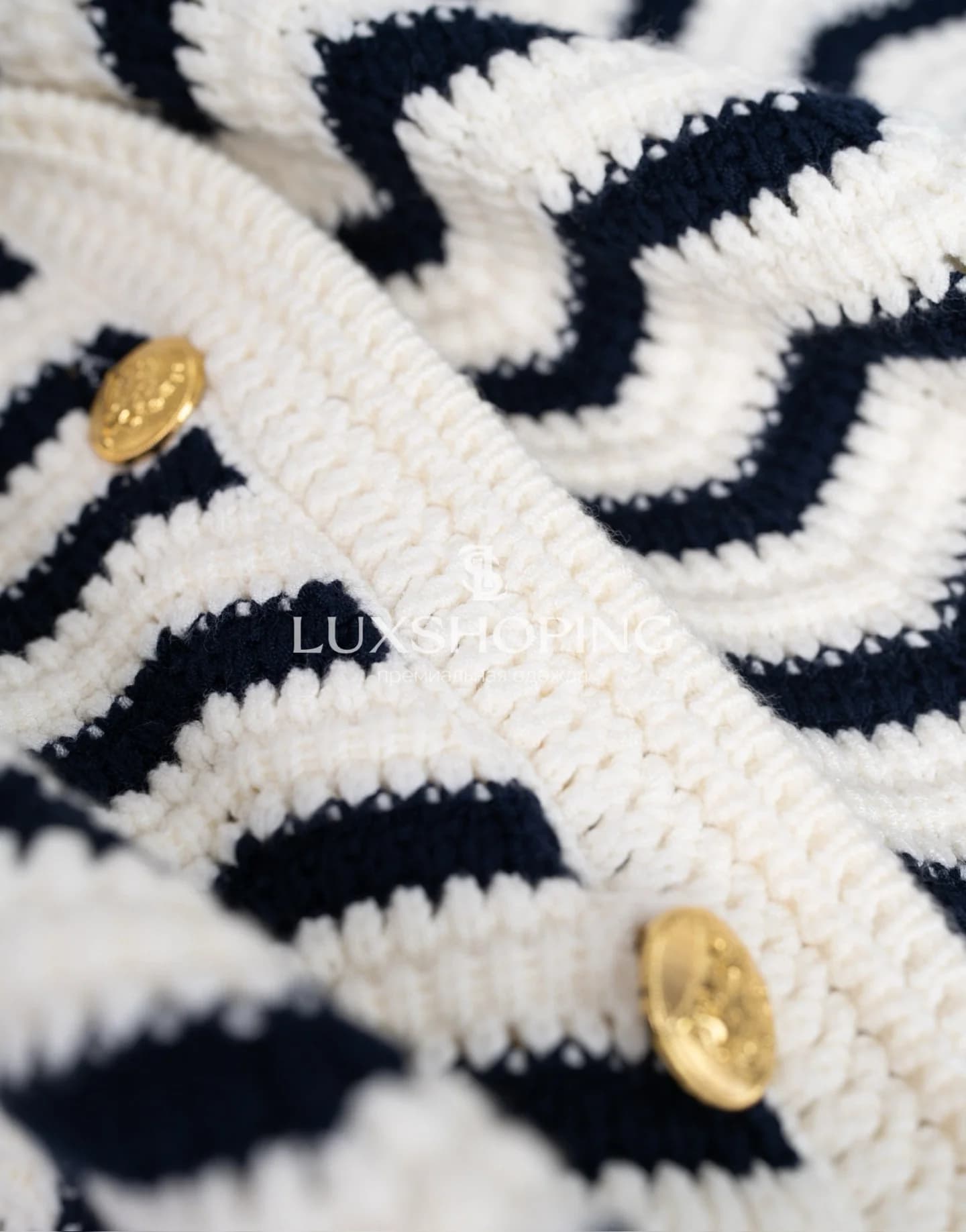 CELINE эффектный вязаный комплект из кардигана и юбки с волнистым узором - фото 4