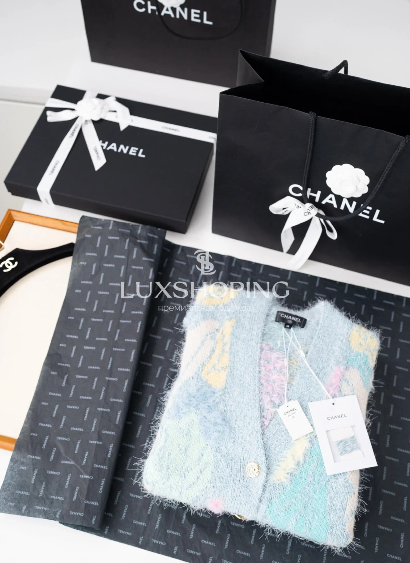 Chanel кардиган из коллекции Métiers d’Art - фото 9