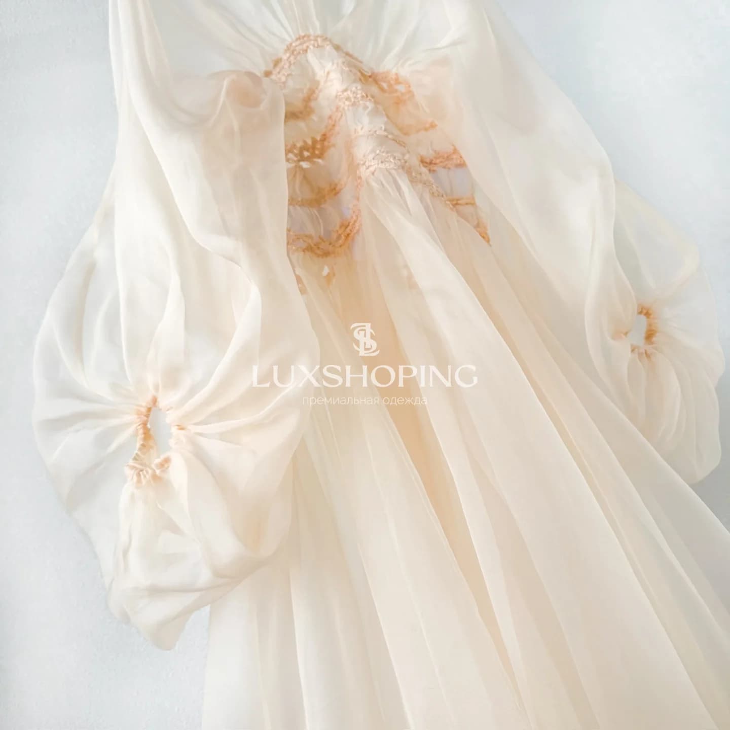 Zimmermann Платье Illuminate из шелковой органзы с плиссировкой и отделкой из макраме - фото 15