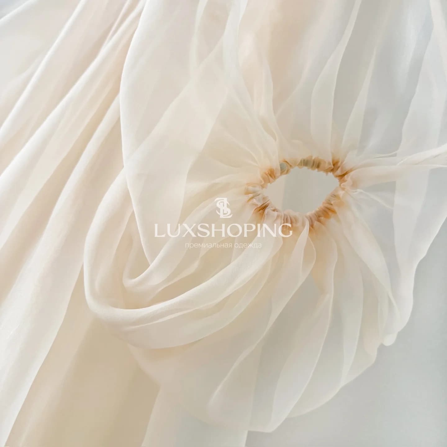 Zimmermann Платье Illuminate из шелковой органзы с плиссировкой и отделкой из макраме - фото 16