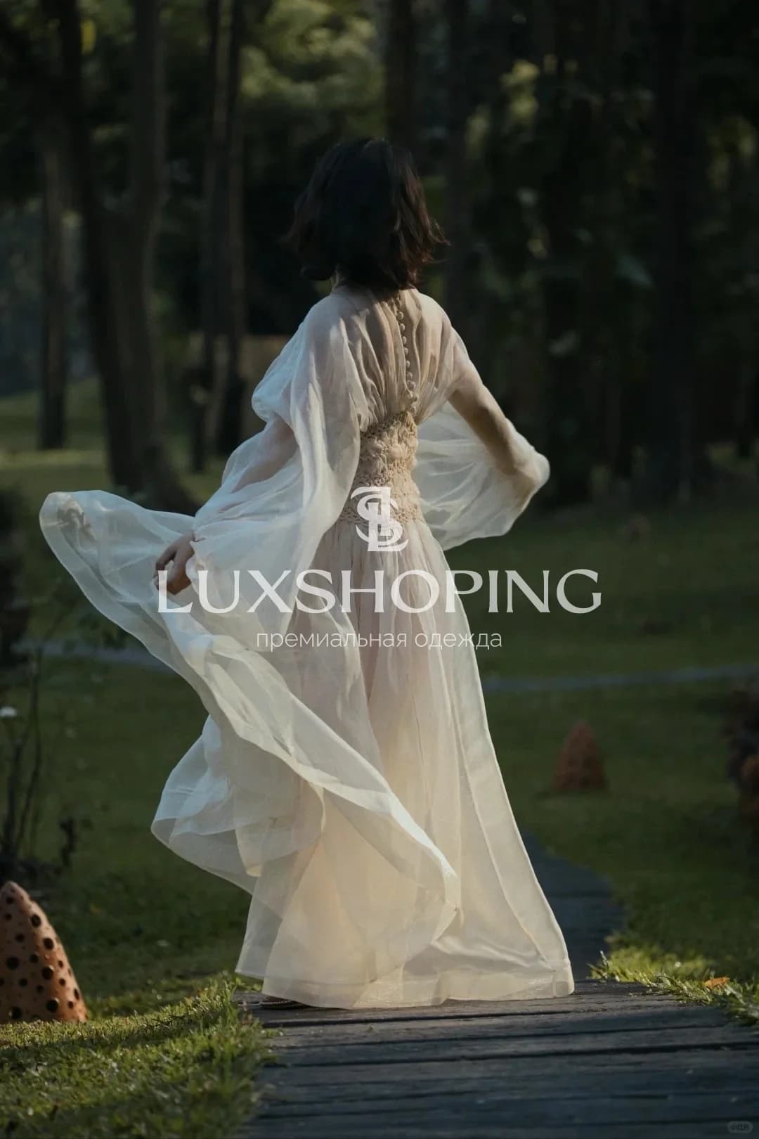 Zimmermann Платье Illuminate из шелковой органзы с плиссировкой и отделкой из макраме - фото 5