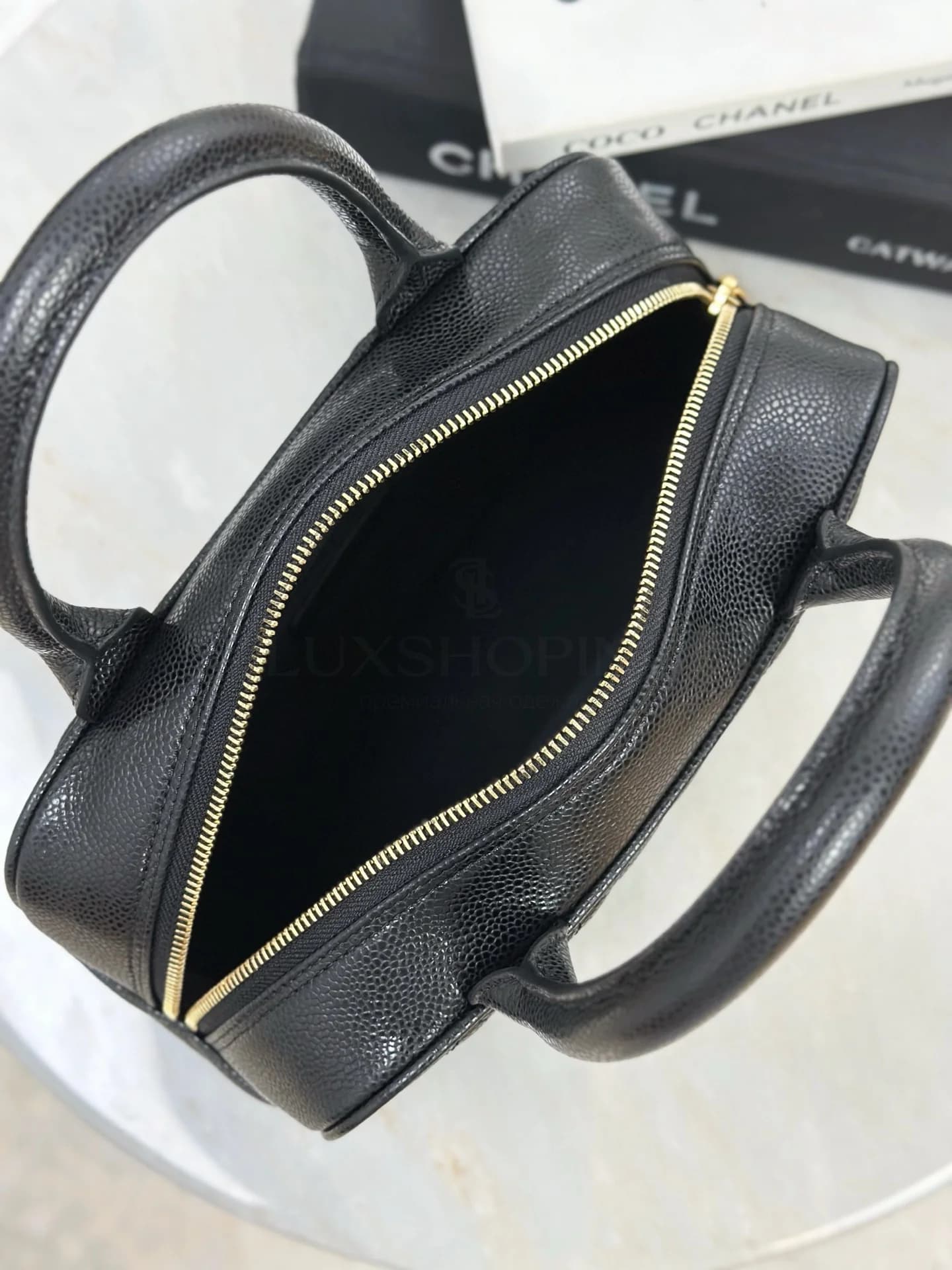 Сумка Chanel икорная кожа Боулинг-сумка 25х15х7 см - фото 10