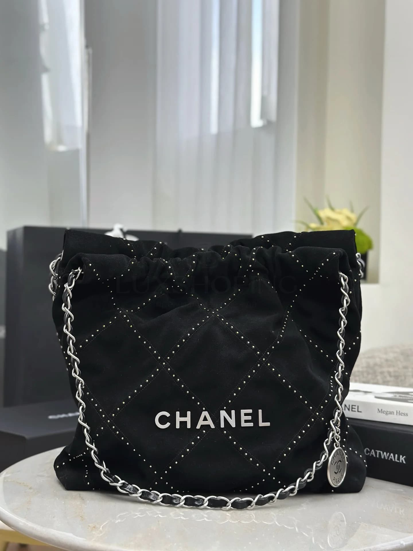 Сумка Chanel 22 Bag в черной замше 35х37х7 см - фото 2