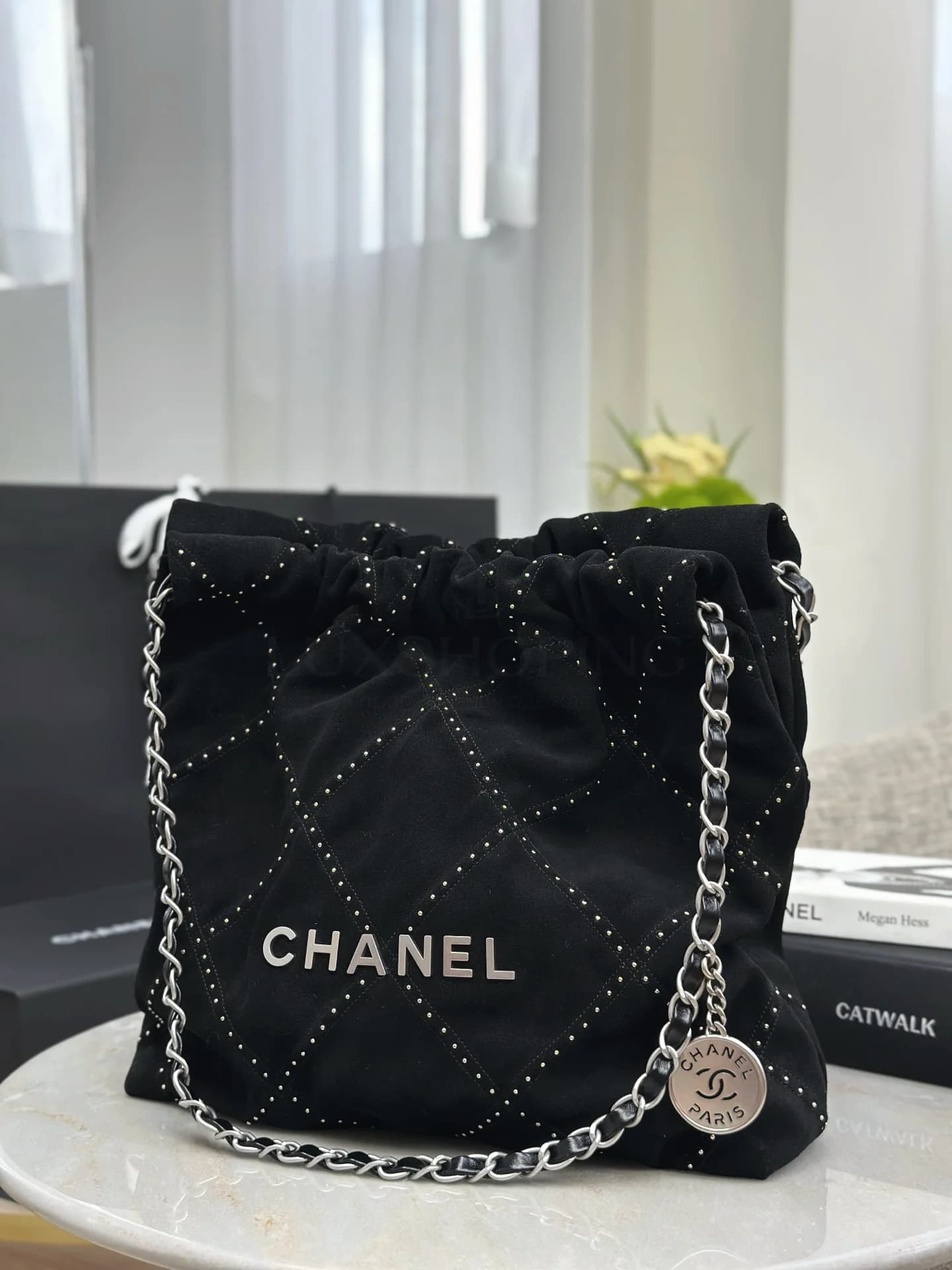 Сумка Chanel 22 Bag в черной замше 35х37х7 см - фото 3